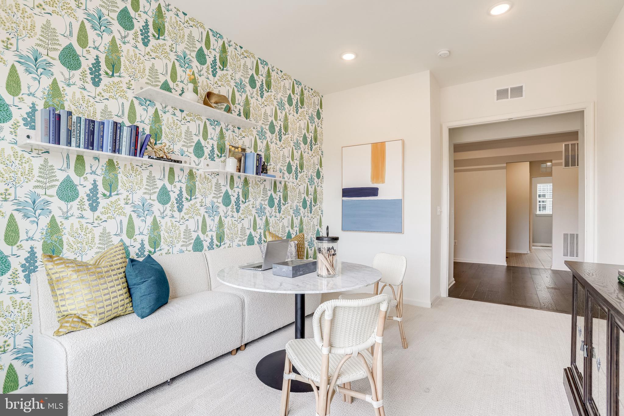 FOUR SEASONS - Residential