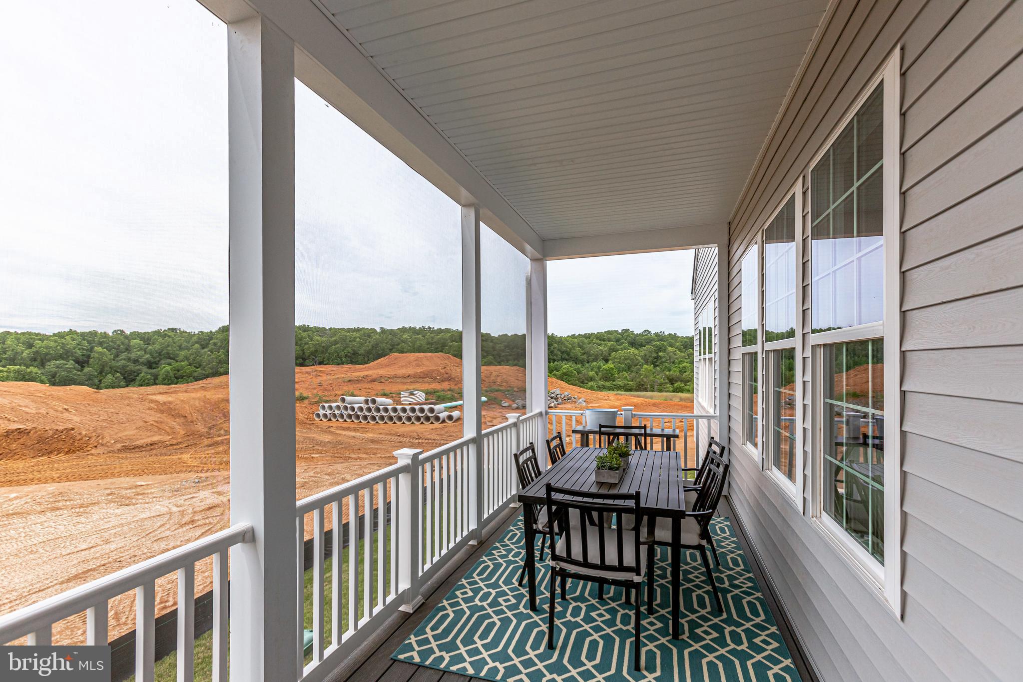 FOUR SEASONS - Residential