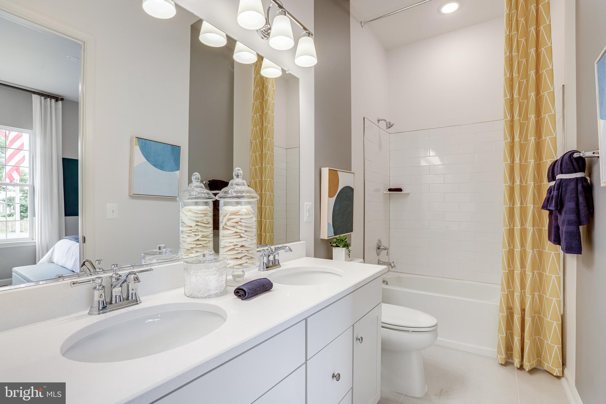 FOUR SEASONS - Residential