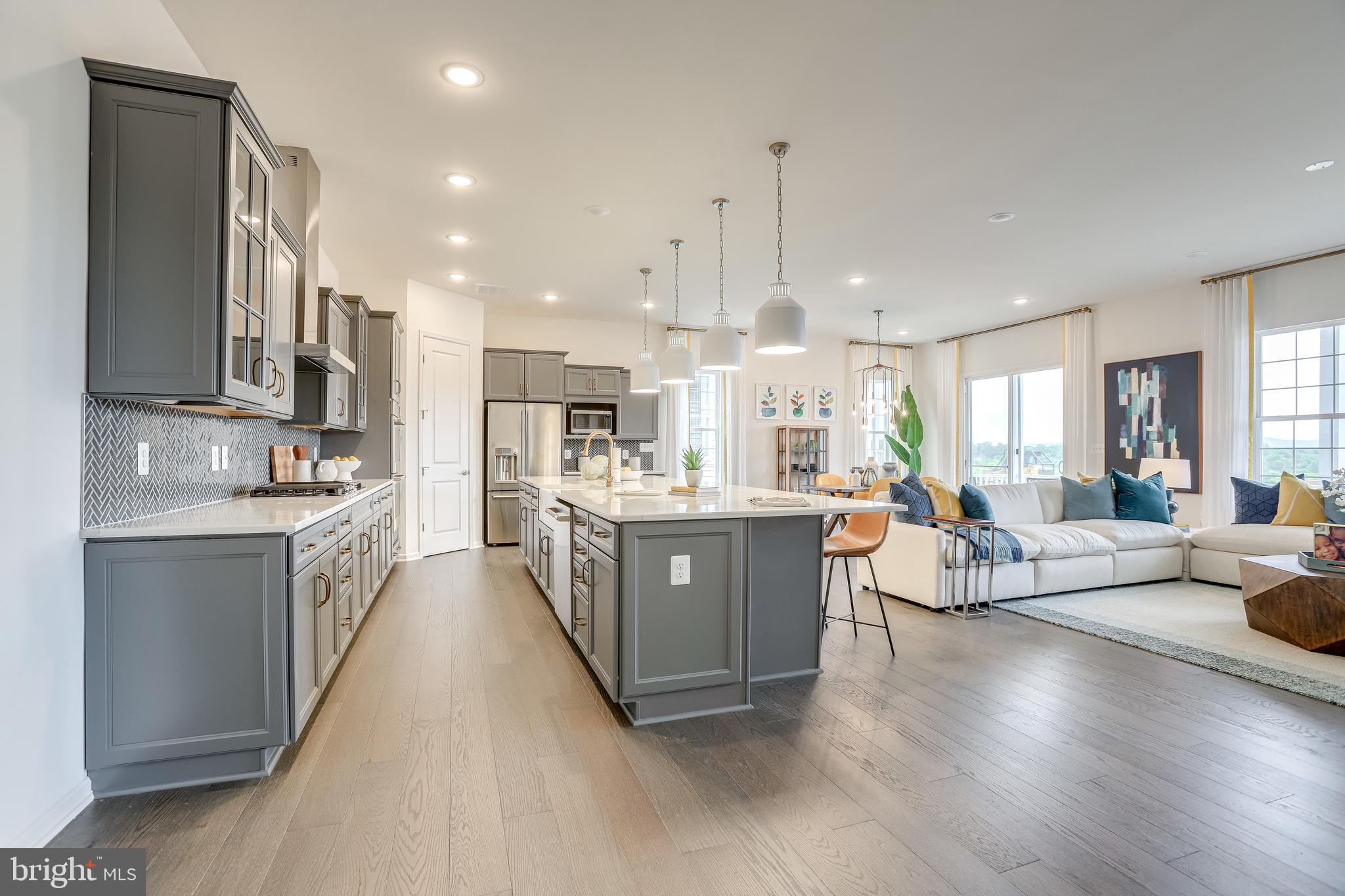 FOUR SEASONS - Residential