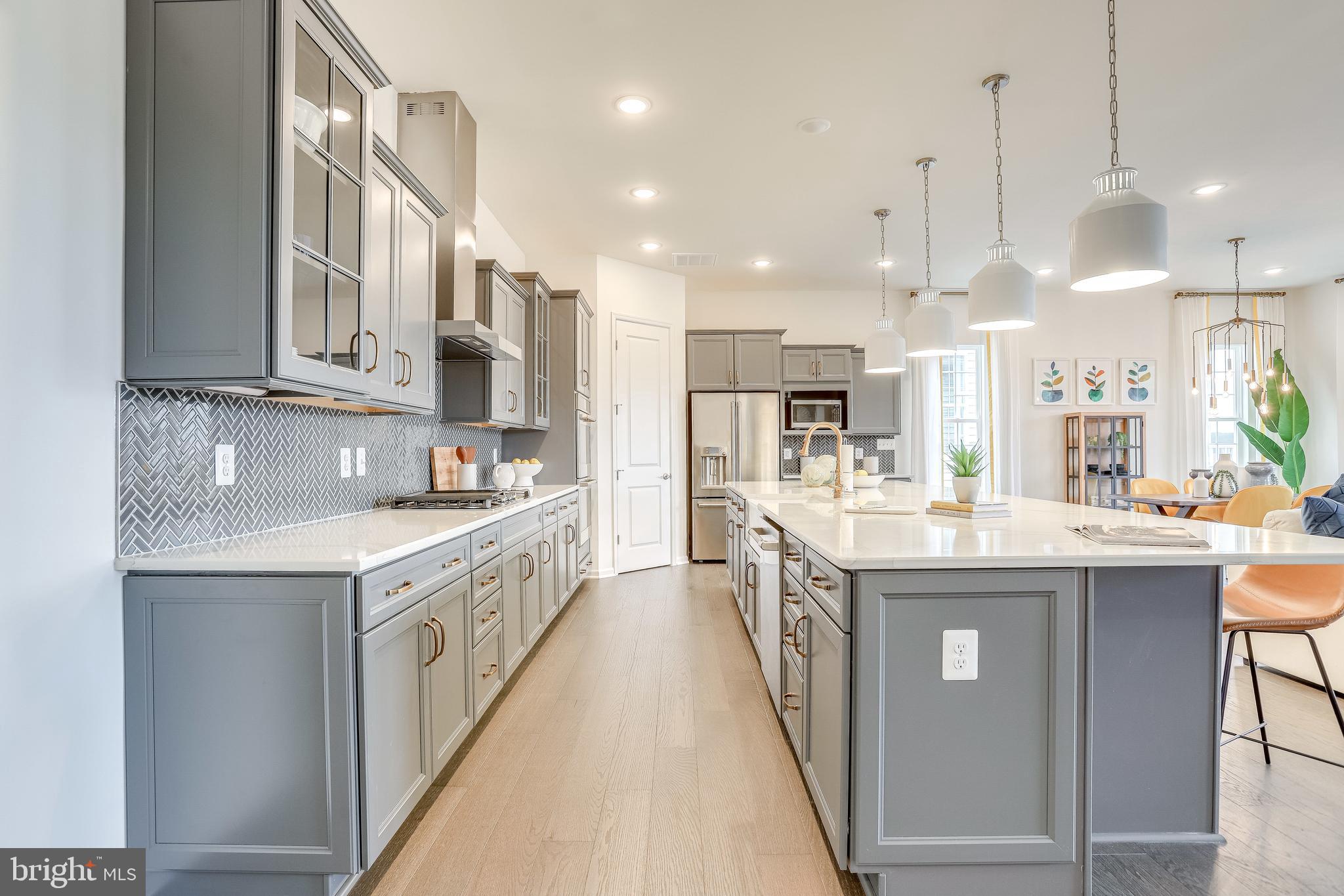 FOUR SEASONS - Residential