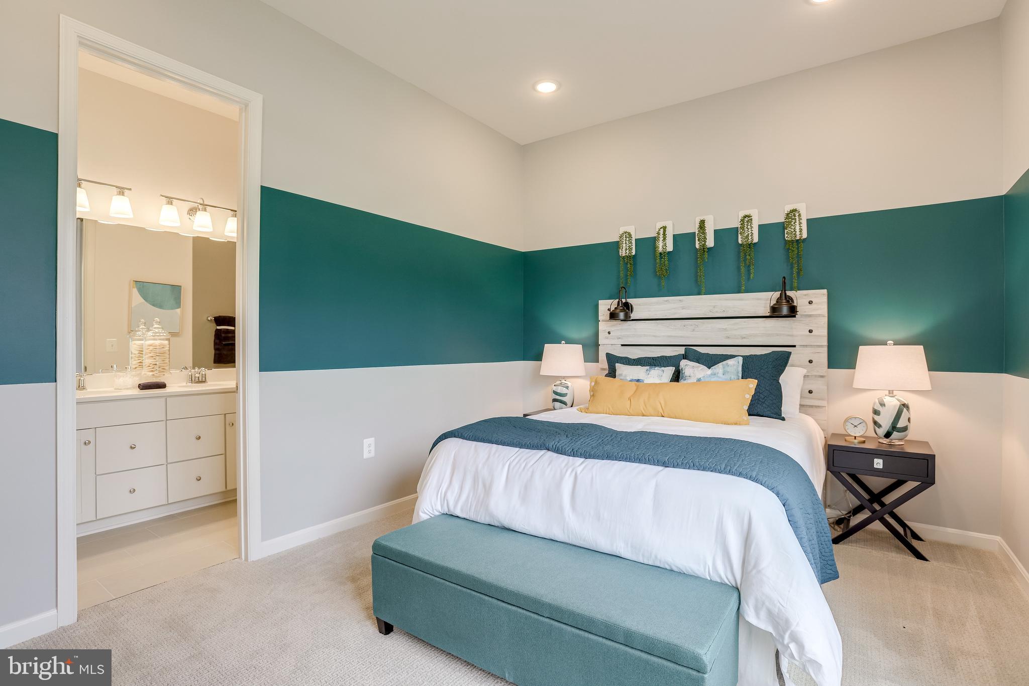 FOUR SEASONS - Residential