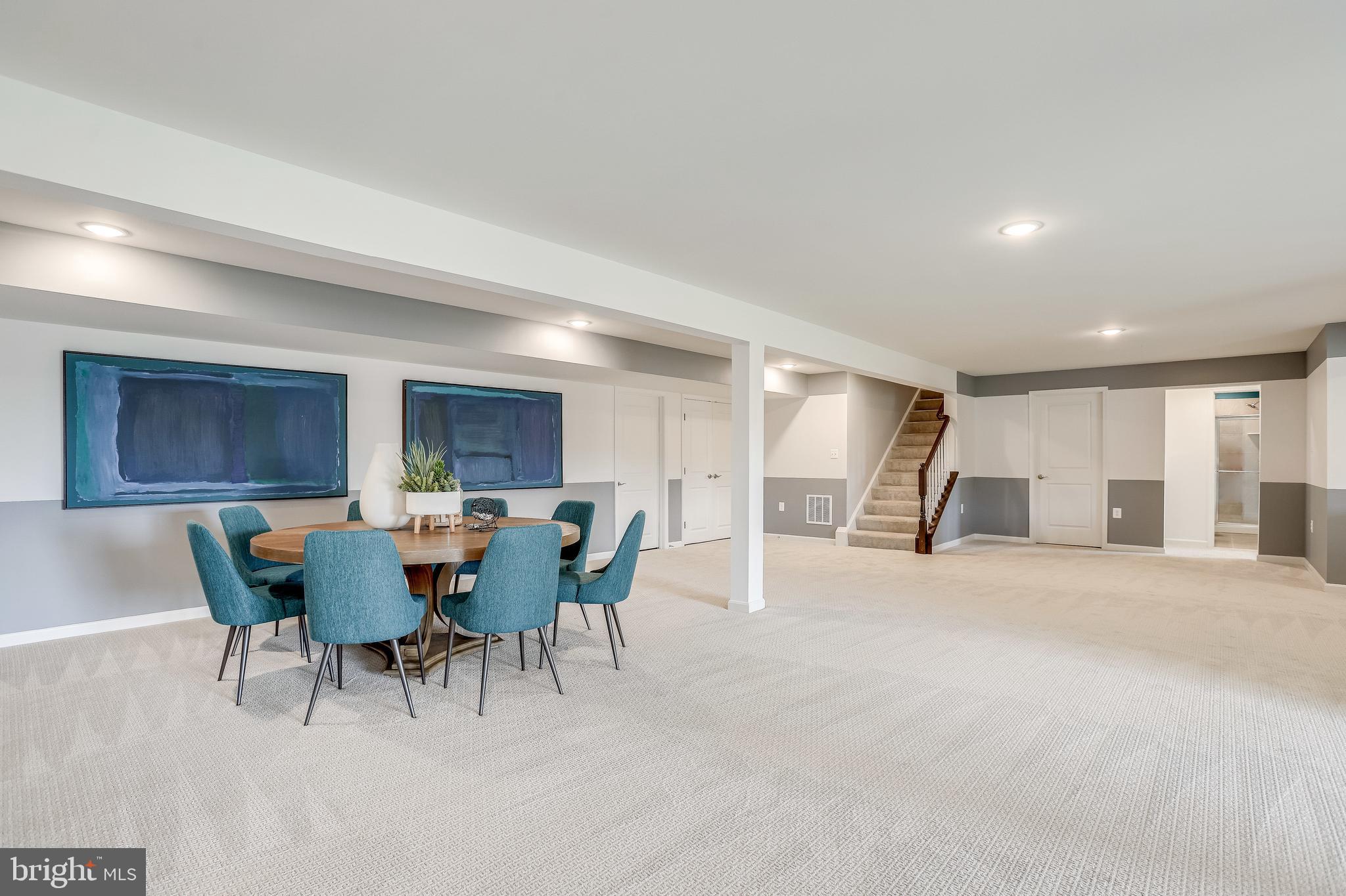 FOUR SEASONS - Residential