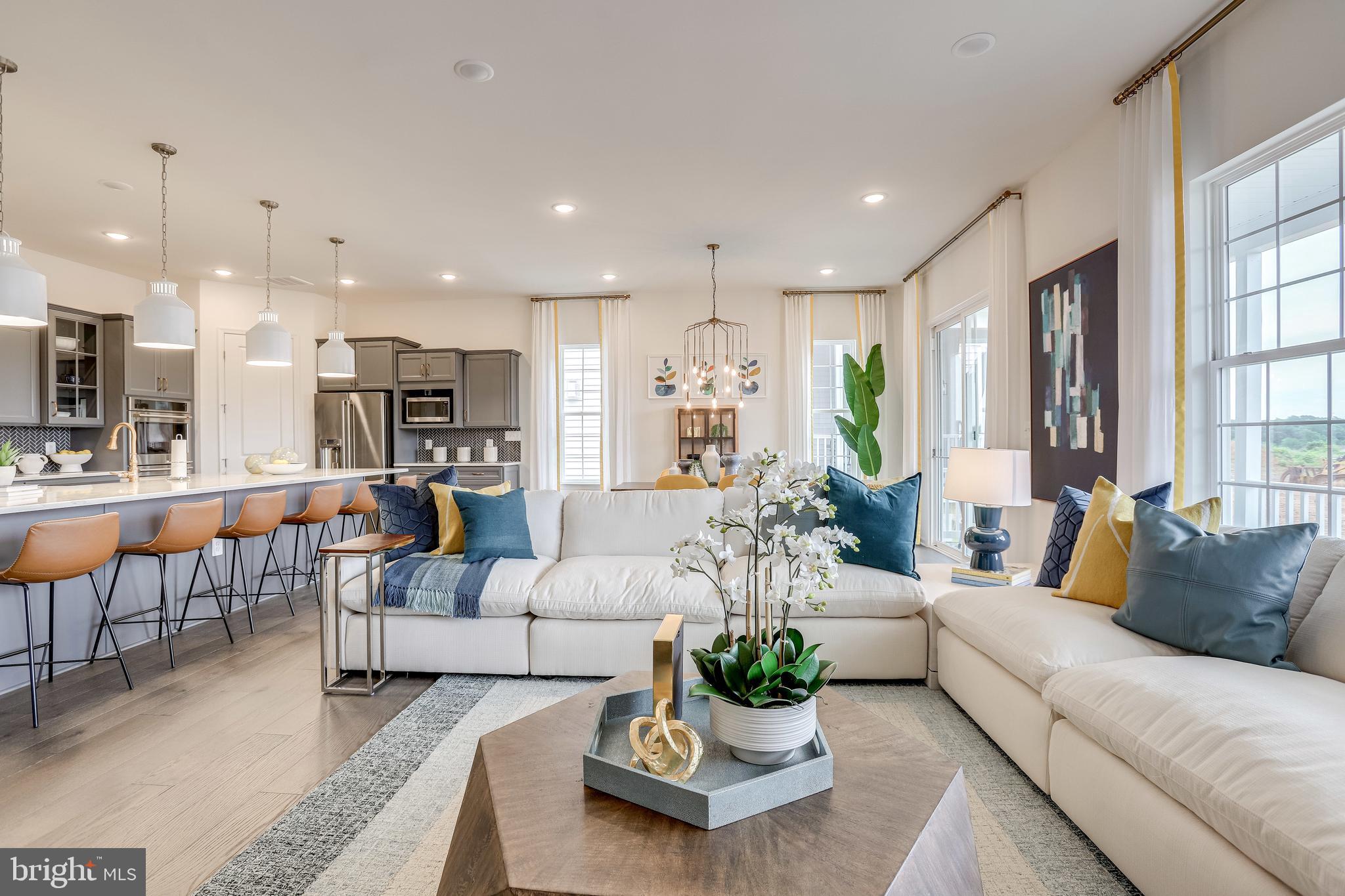 FOUR SEASONS - Residential