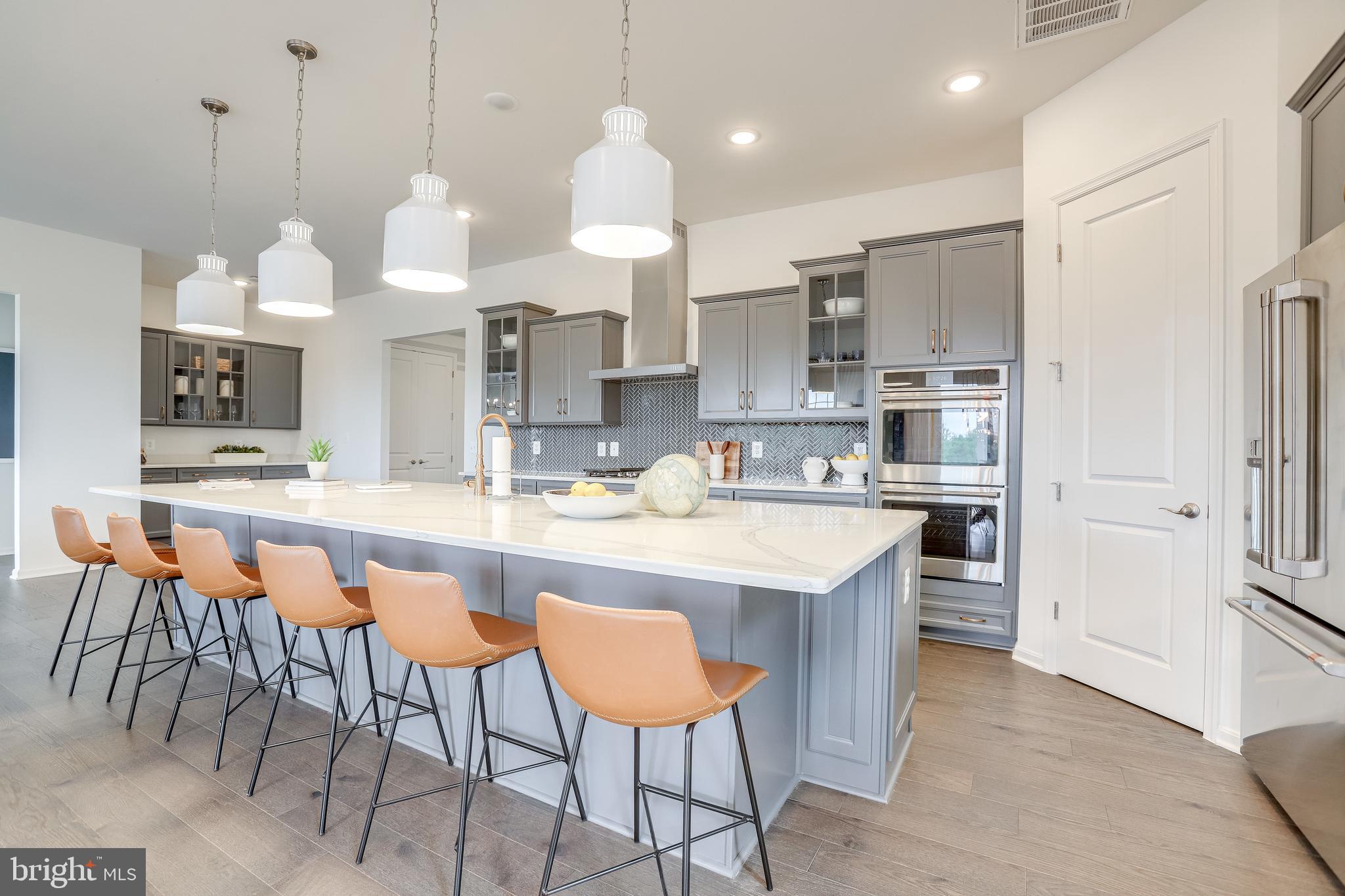 FOUR SEASONS - Residential