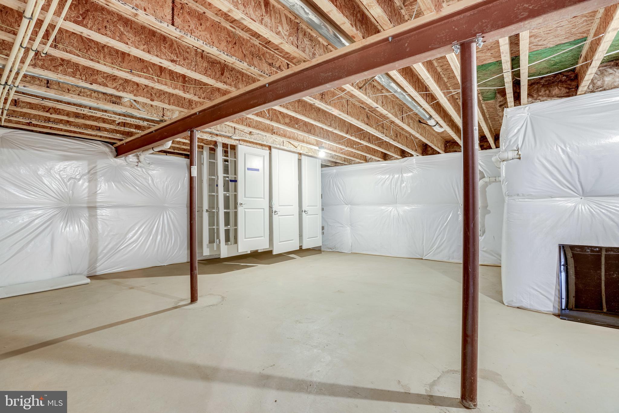 FOUR SEASONS - Residential