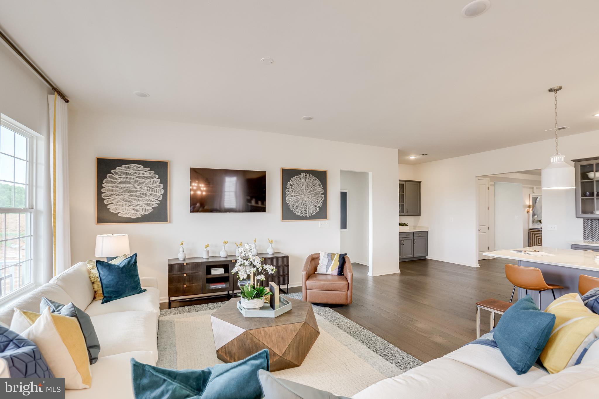 FOUR SEASONS - Residential