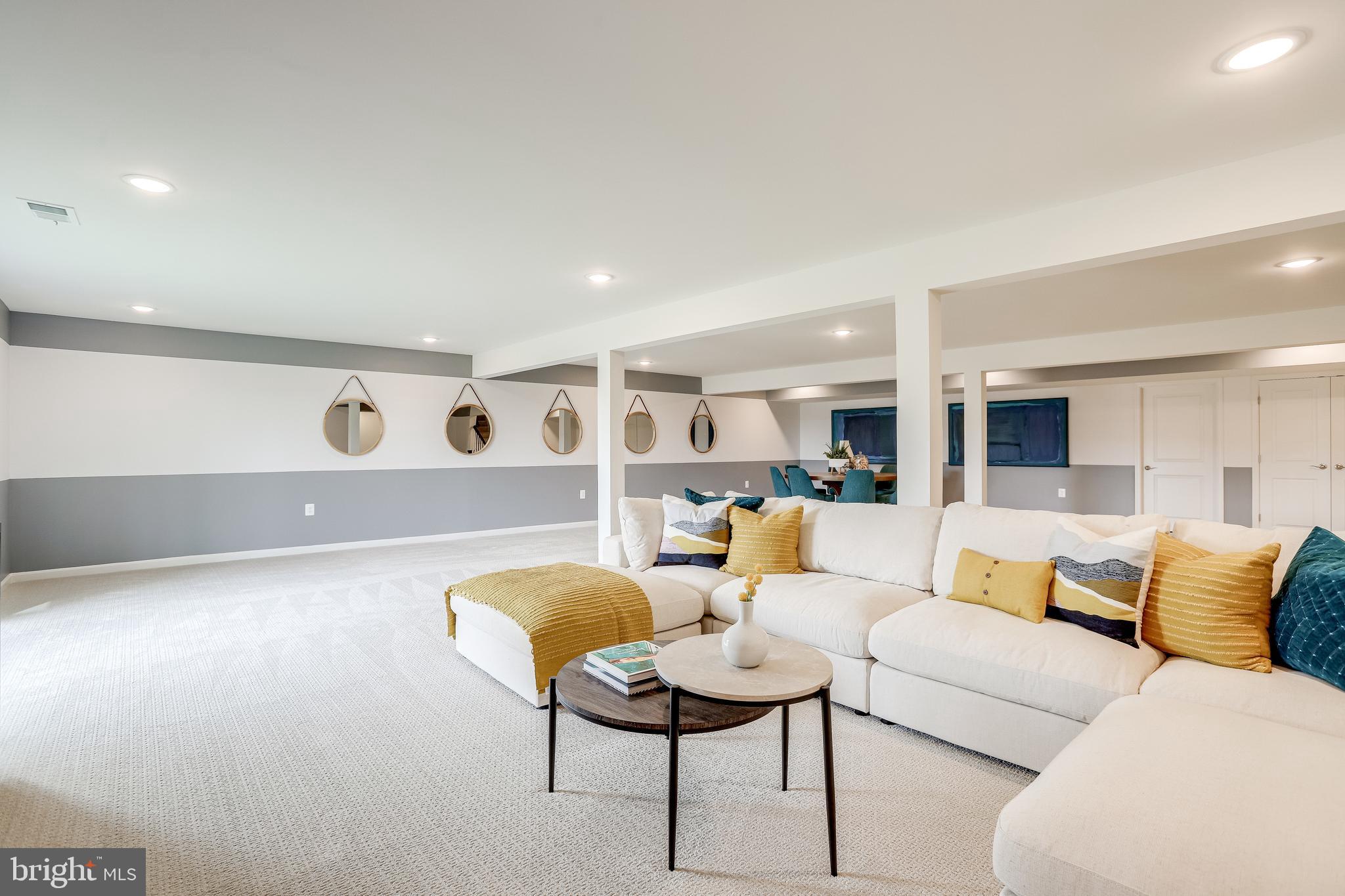 FOUR SEASONS - Residential