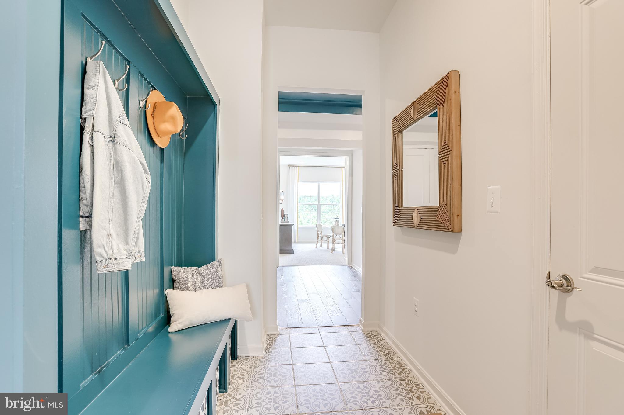 FOUR SEASONS - Residential