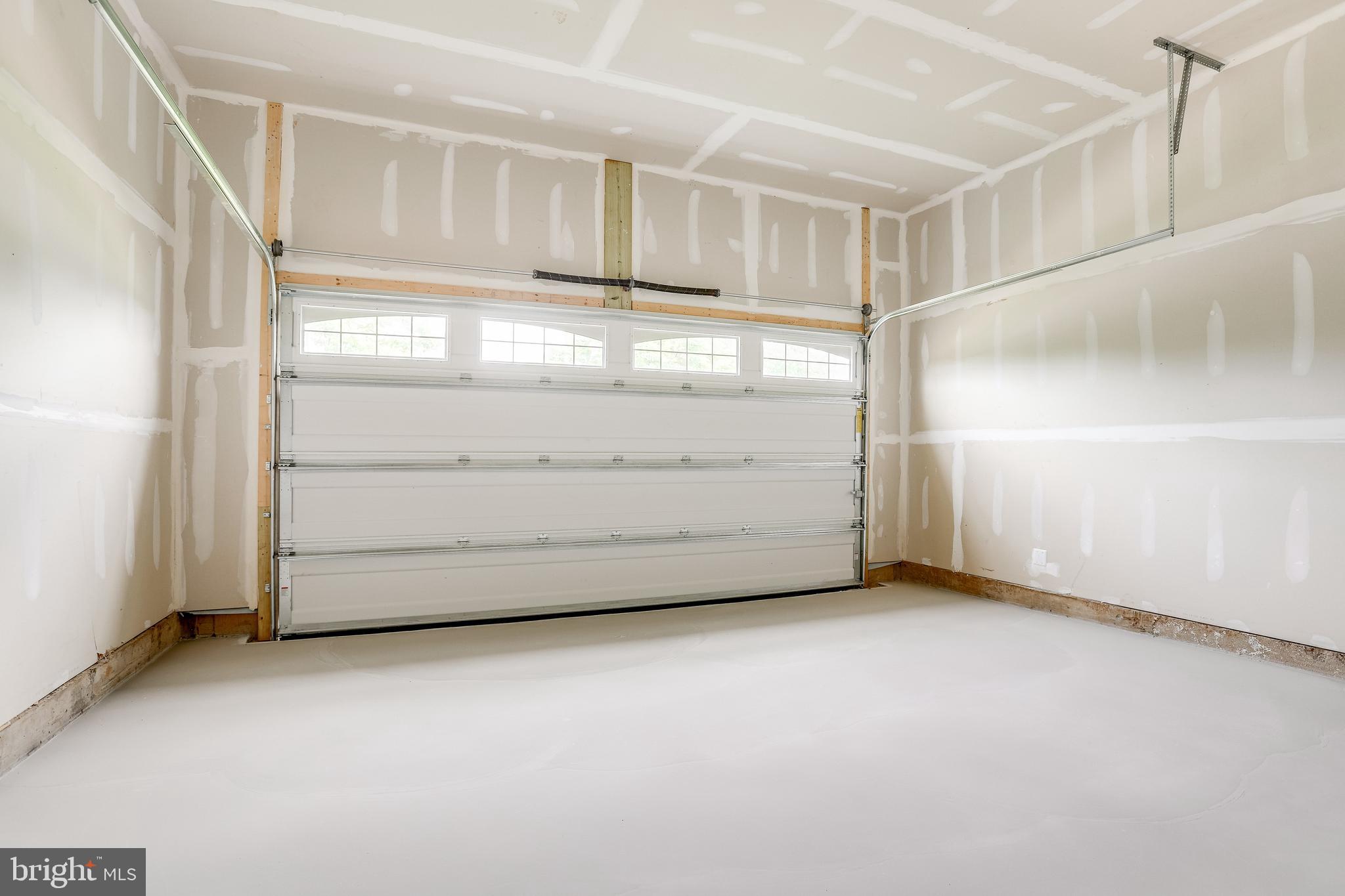 FOUR SEASONS - Residential