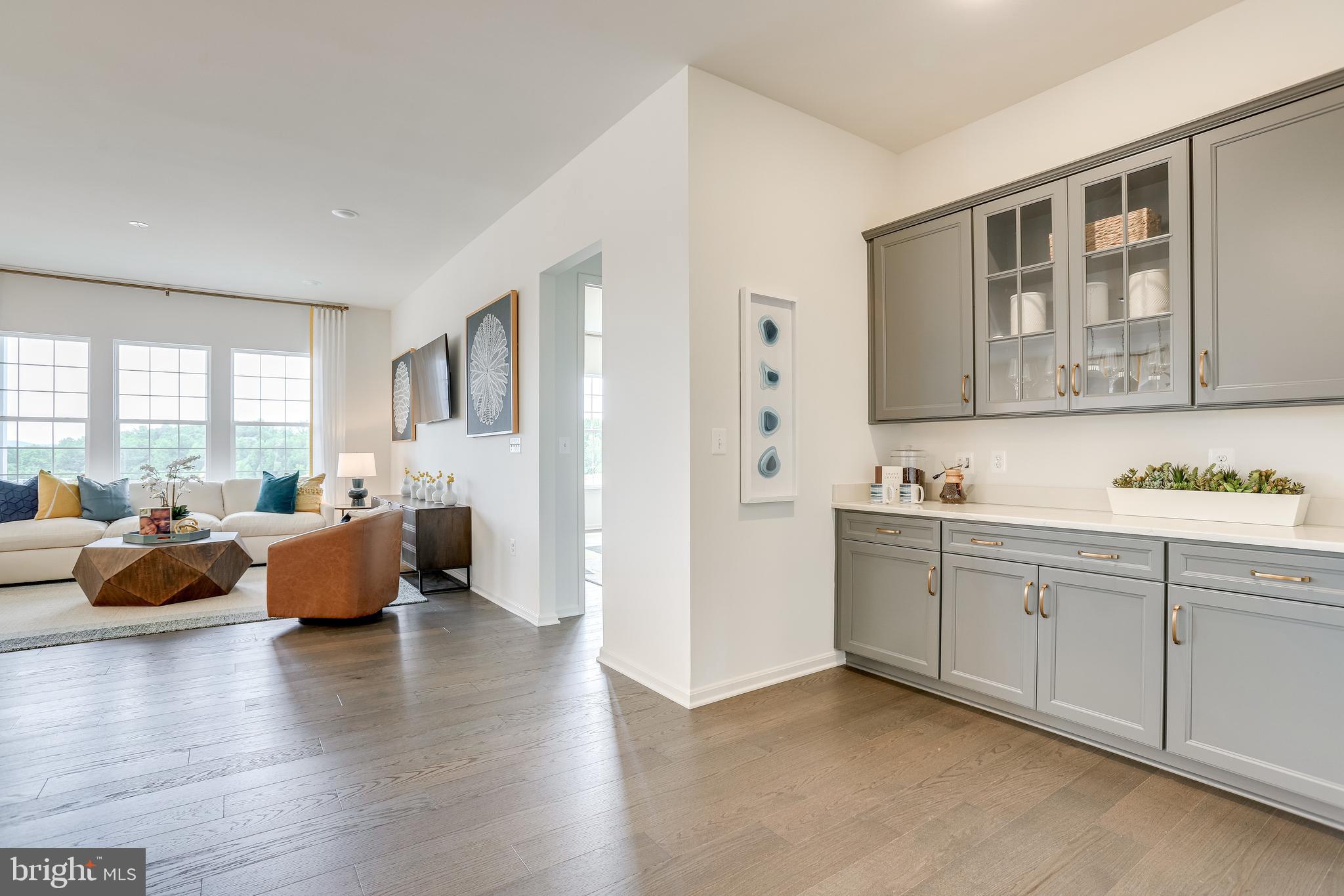 FOUR SEASONS - Residential