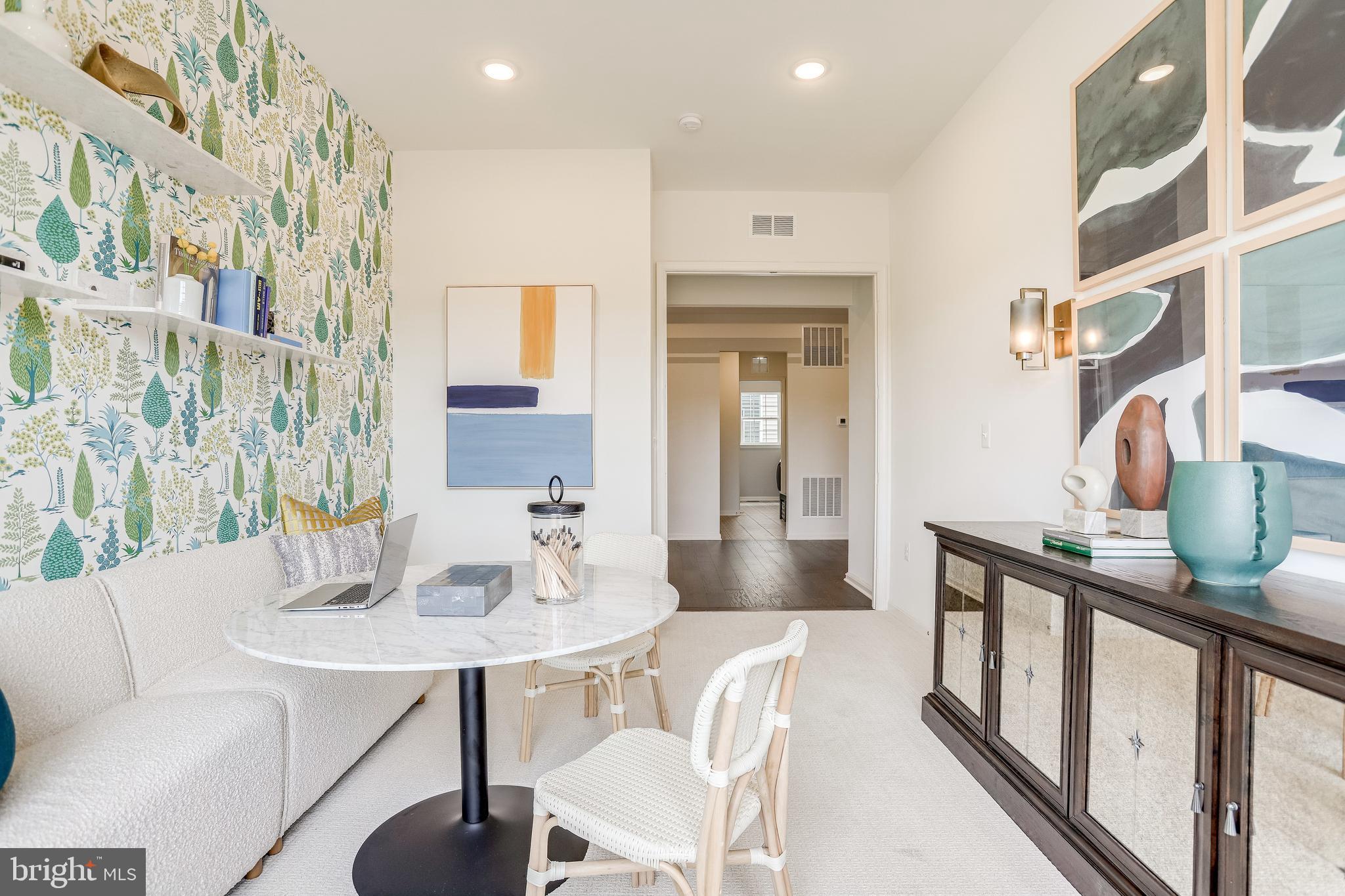 FOUR SEASONS - Residential