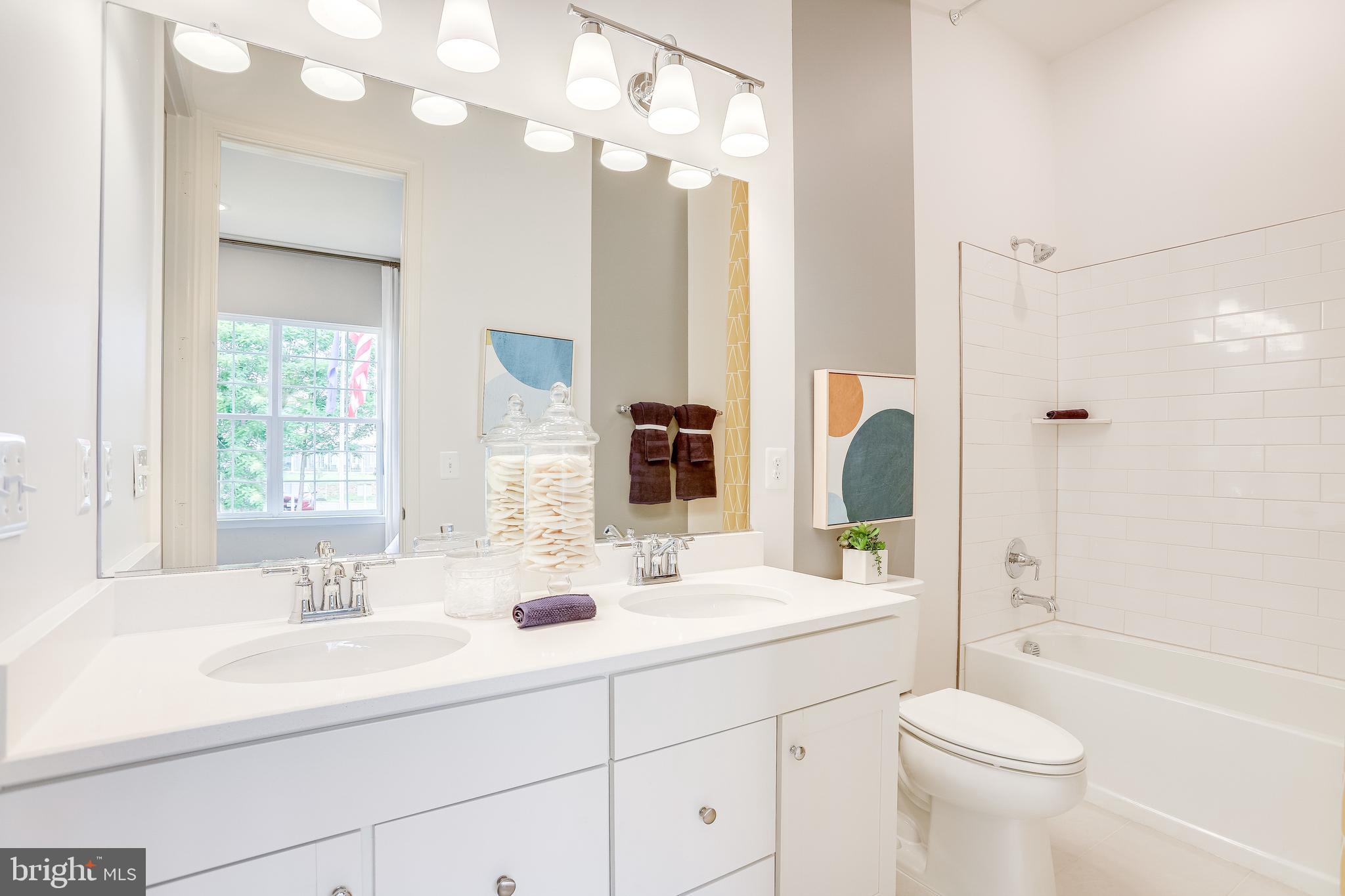 FOUR SEASONS - Residential