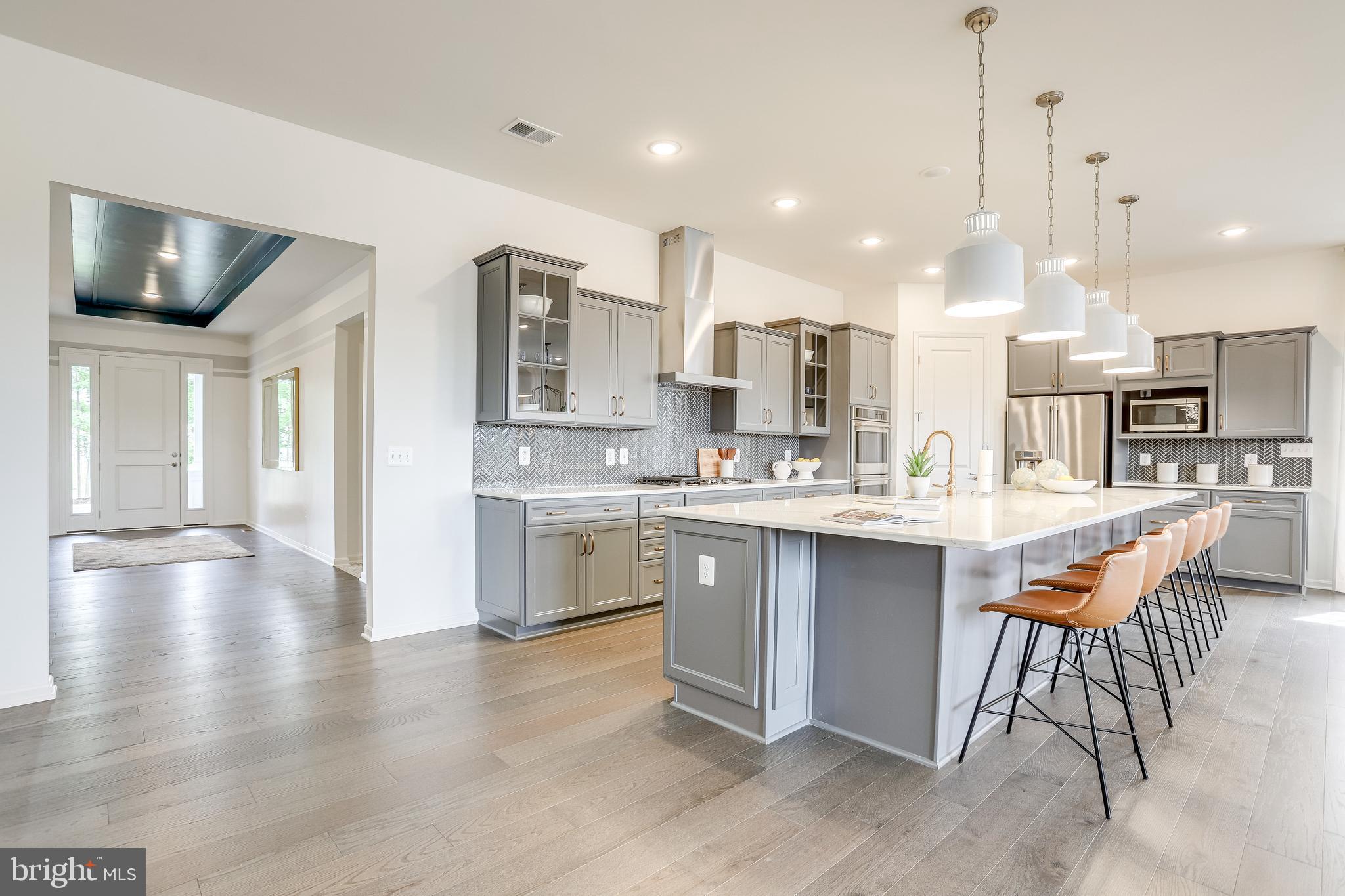 FOUR SEASONS - Residential