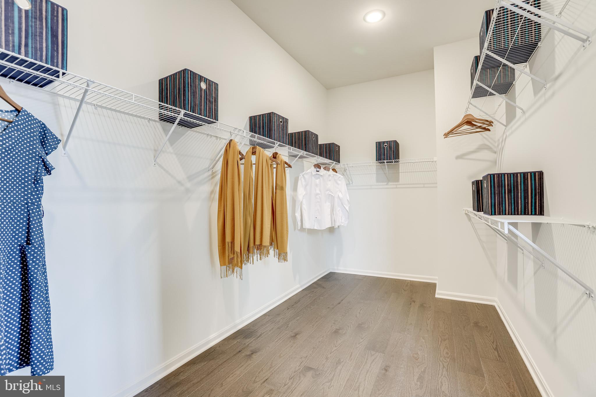 FOUR SEASONS - Residential