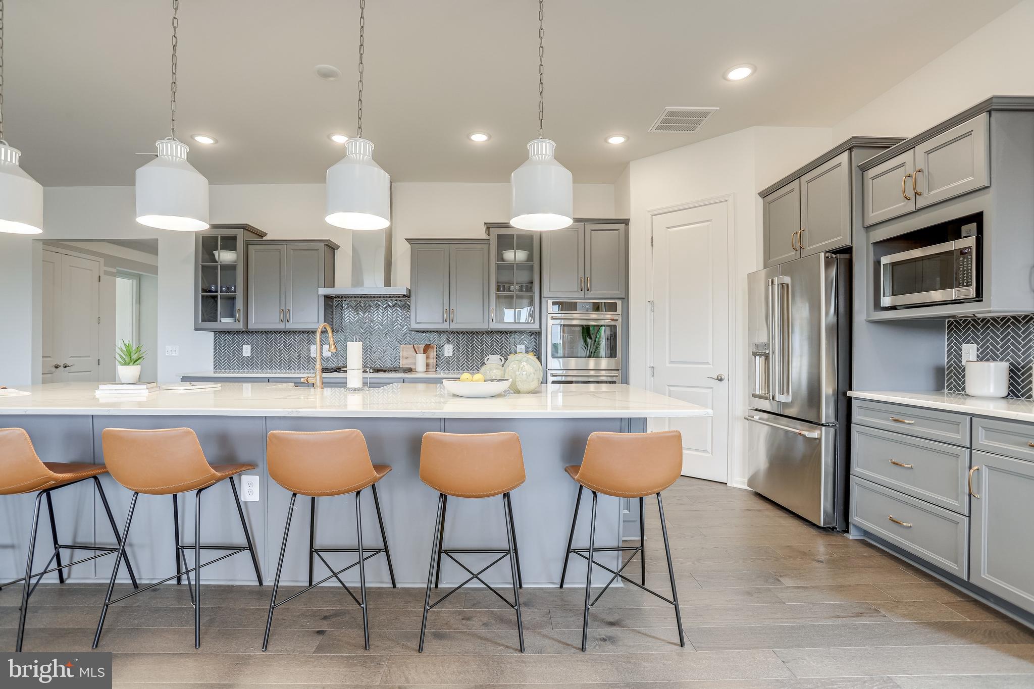 FOUR SEASONS - Residential