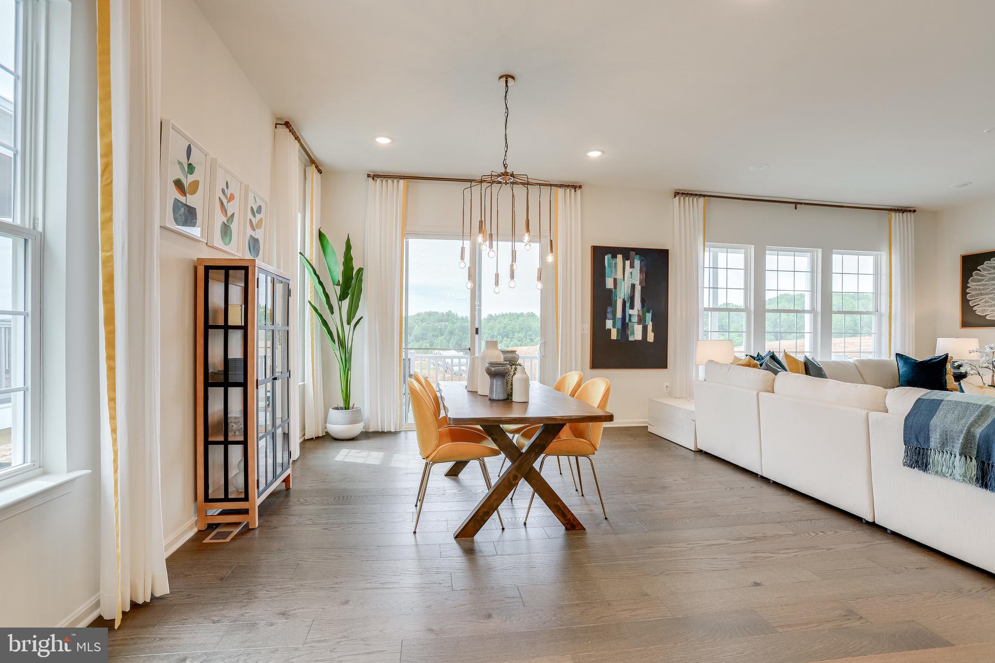 FOUR SEASONS - Residential