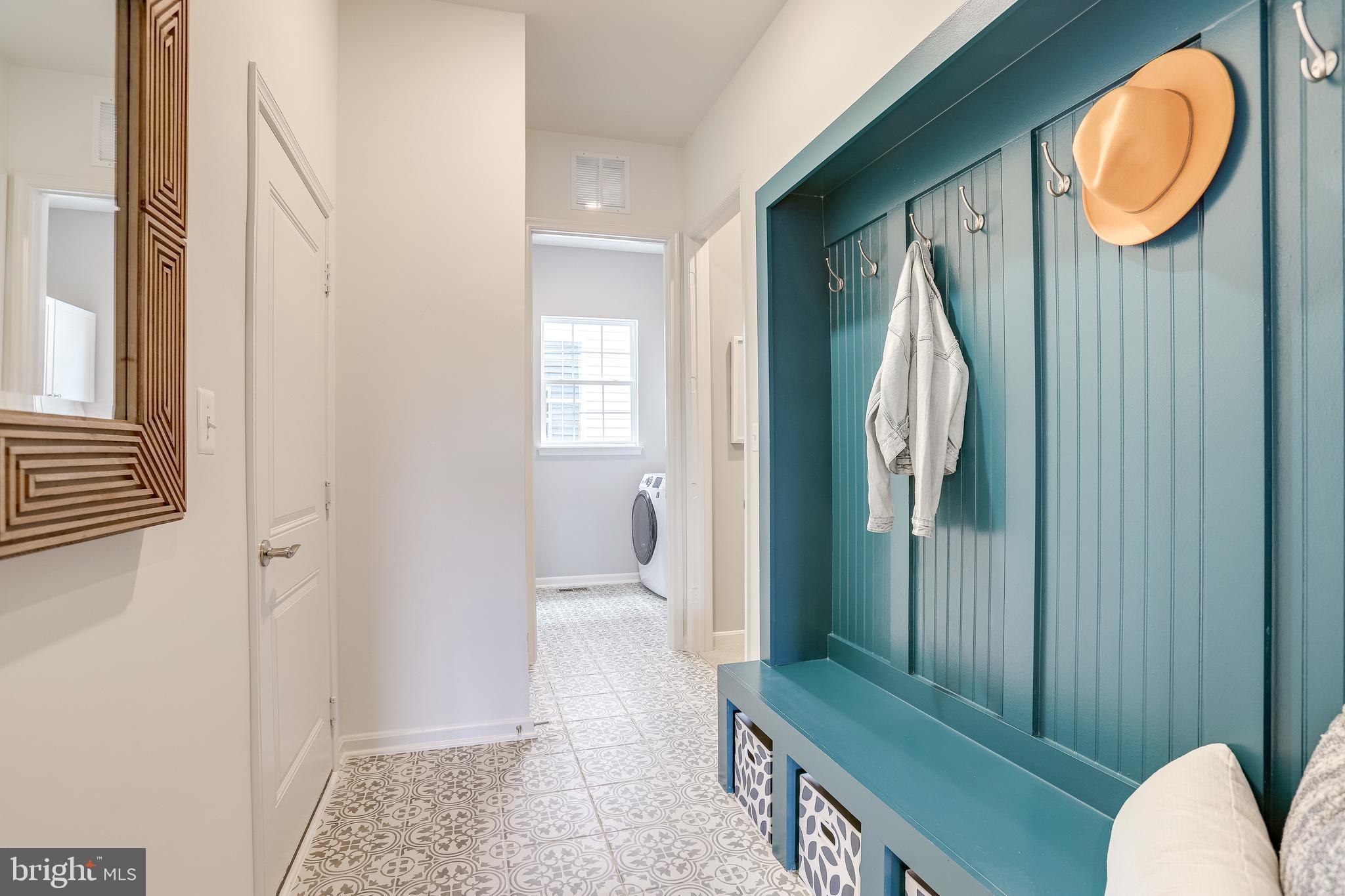 FOUR SEASONS - Residential