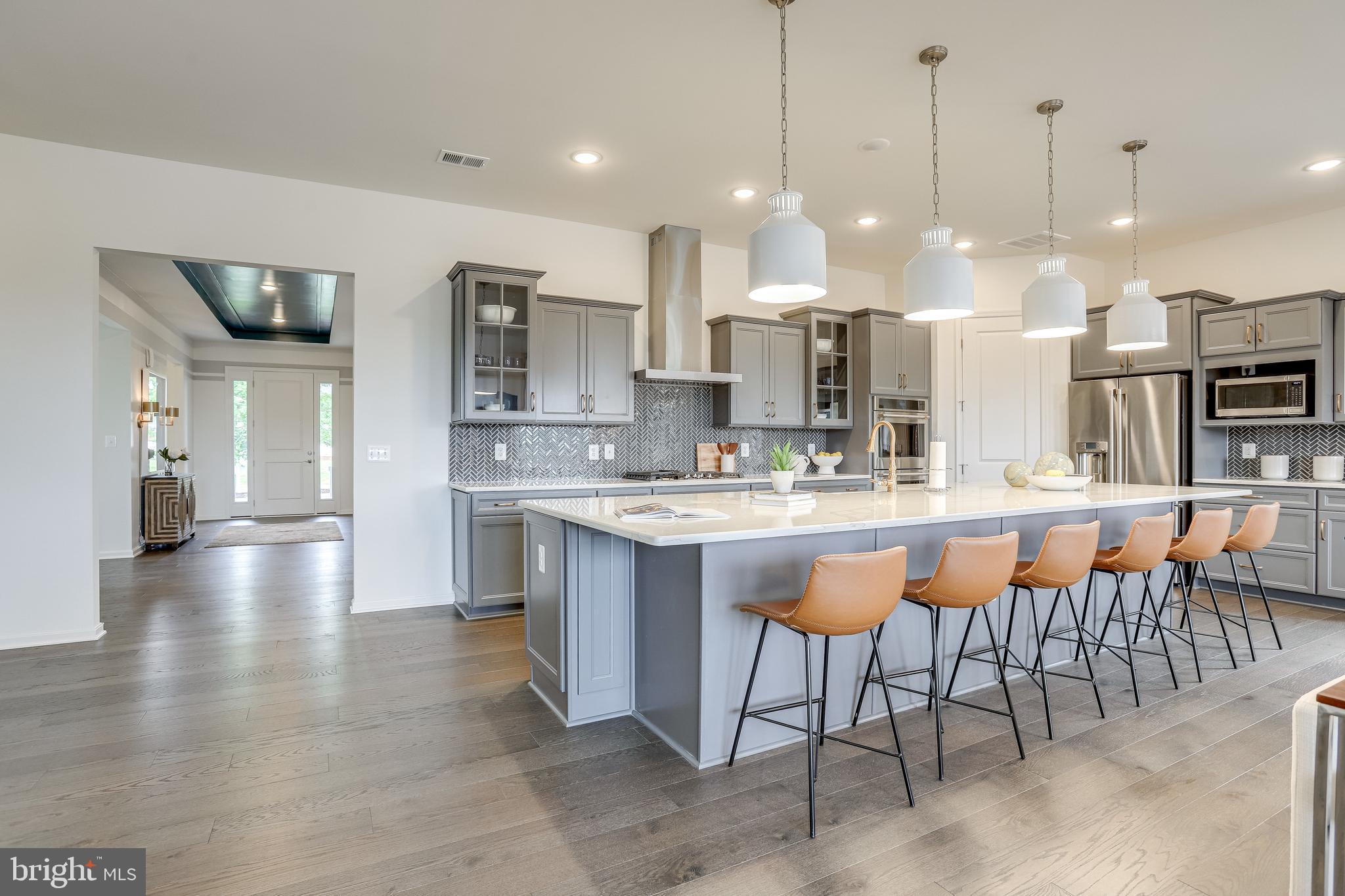 FOUR SEASONS - Residential