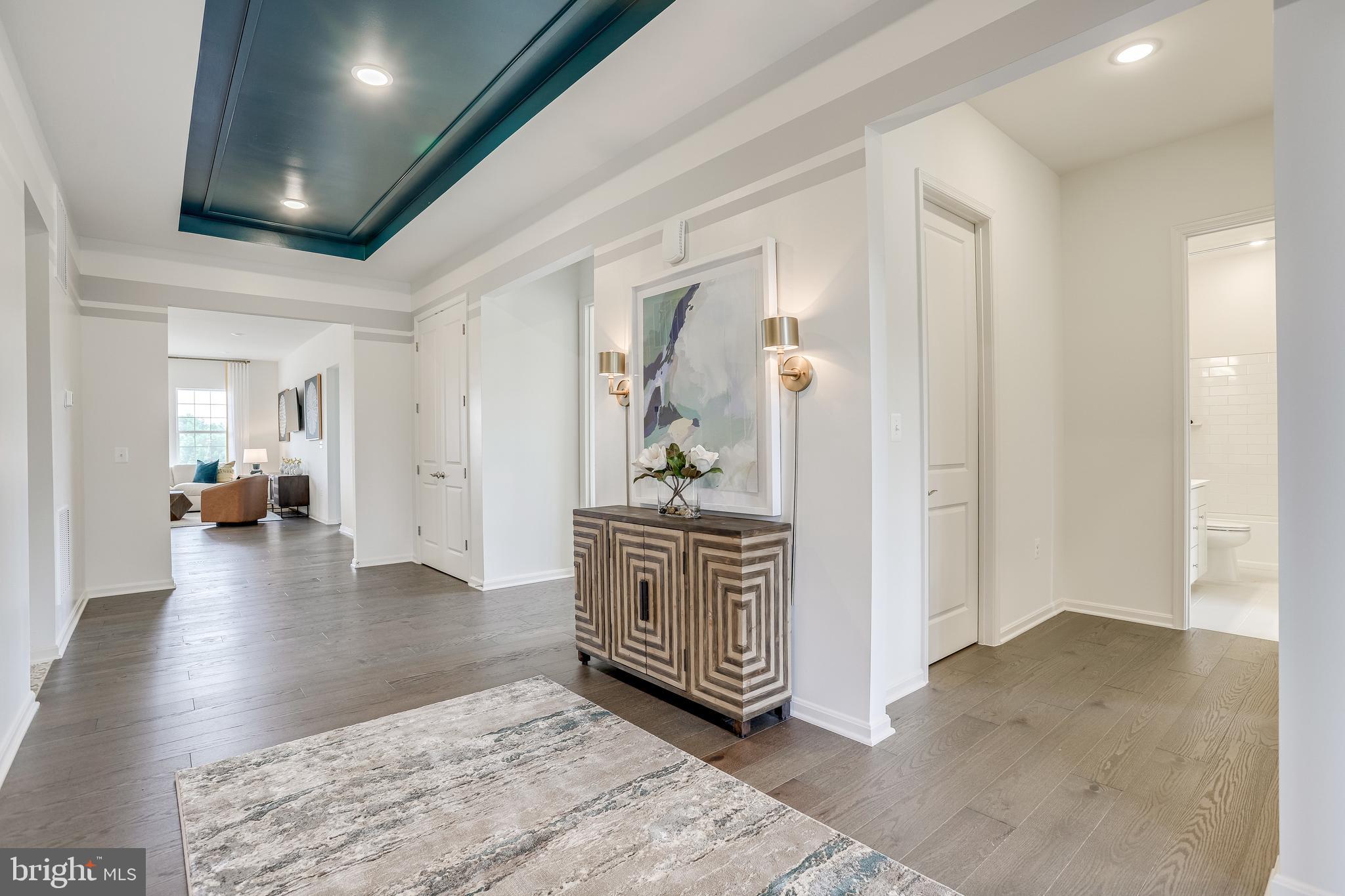 FOUR SEASONS - Residential