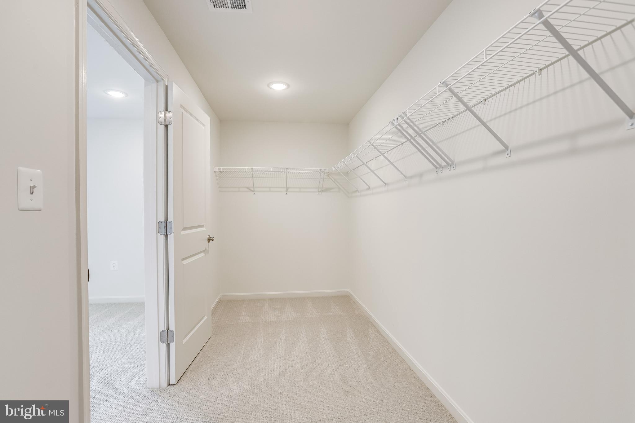 FOUR SEASONS - Residential