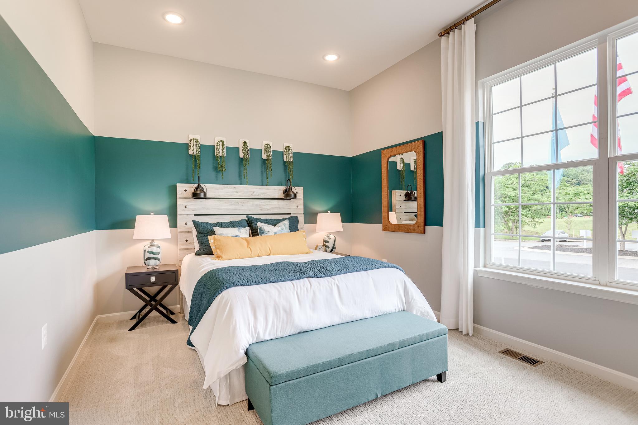 FOUR SEASONS - Residential