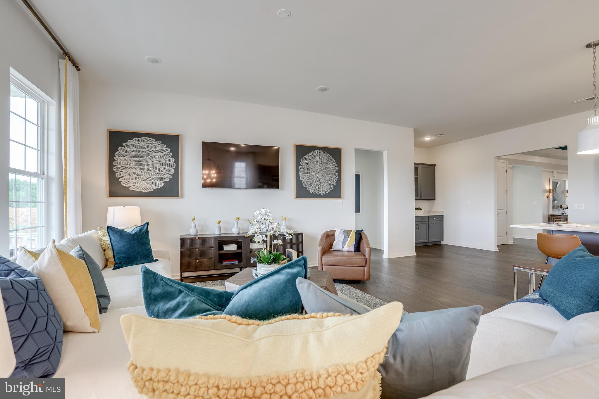 FOUR SEASONS - Residential