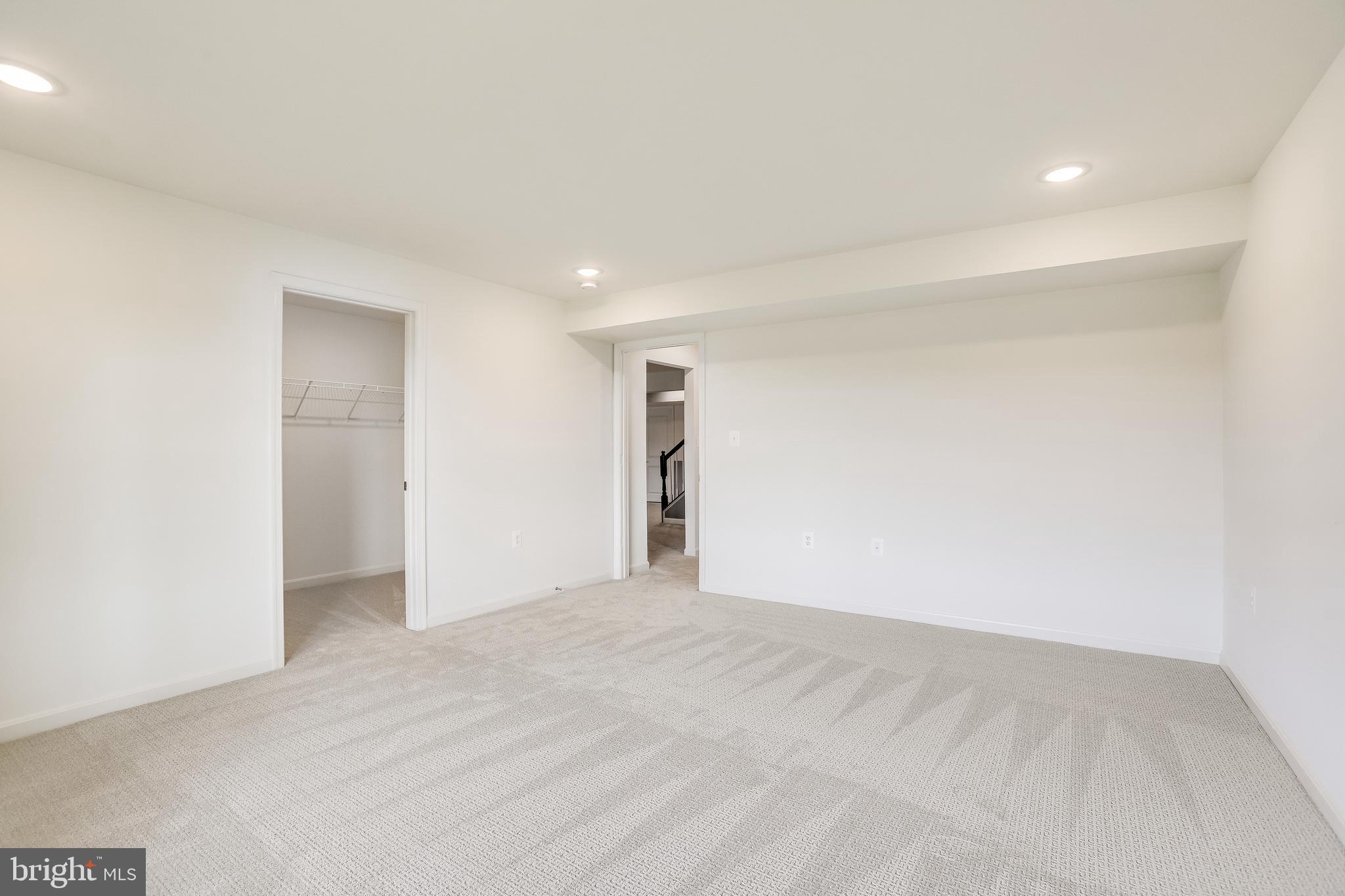 FOUR SEASONS - Residential