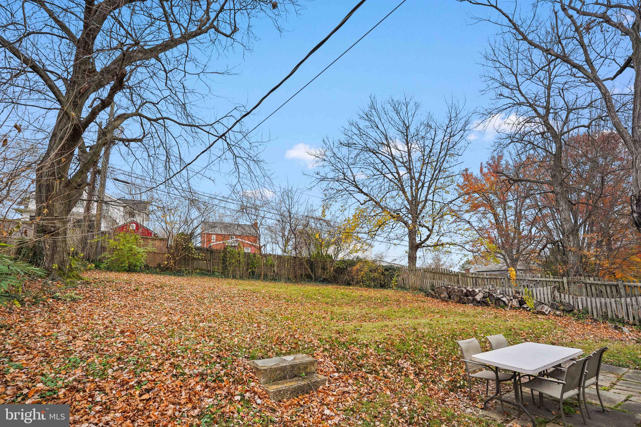 WHISTLING PINES - Residential