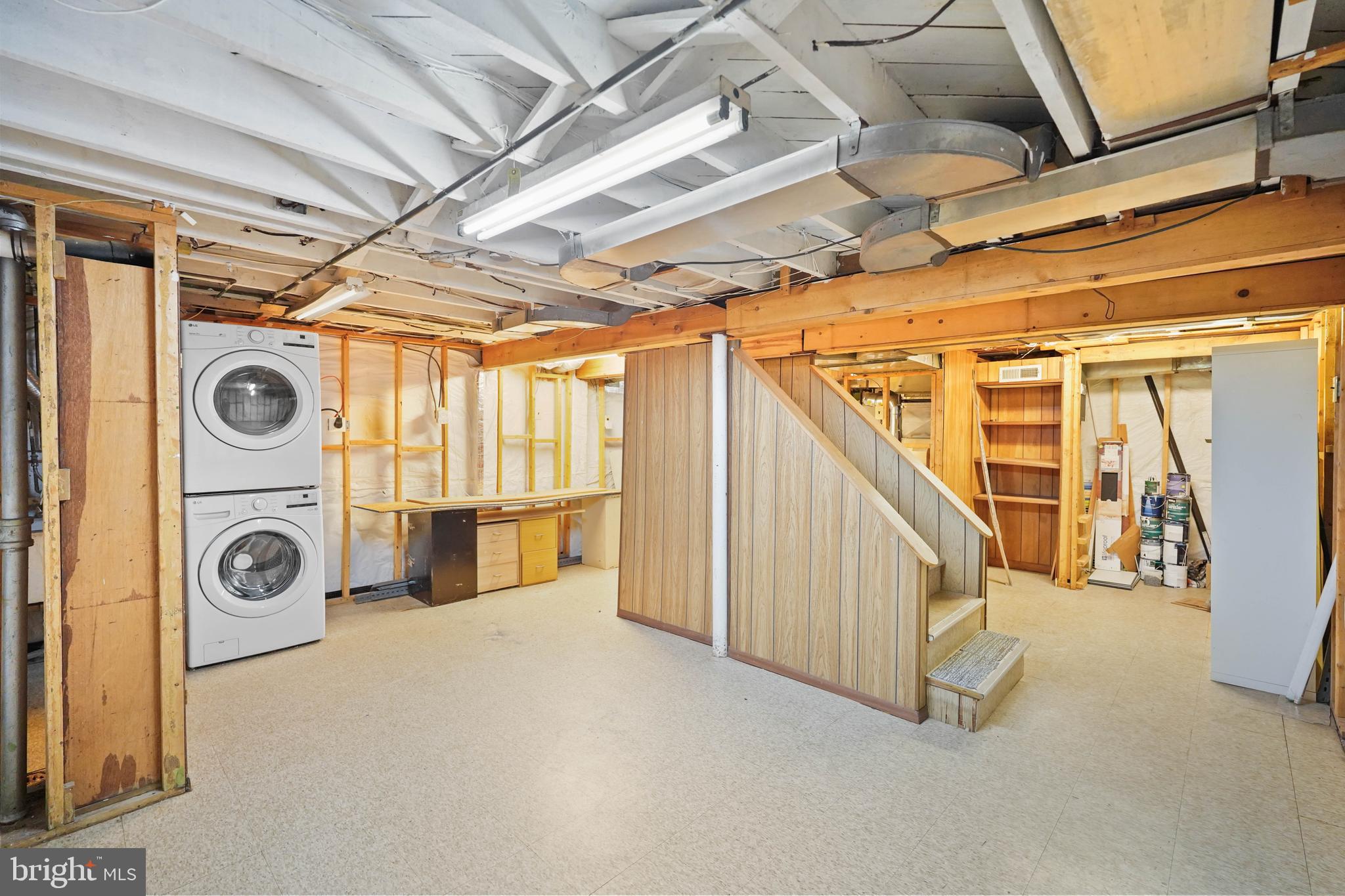 WHISTLING PINES - Residential