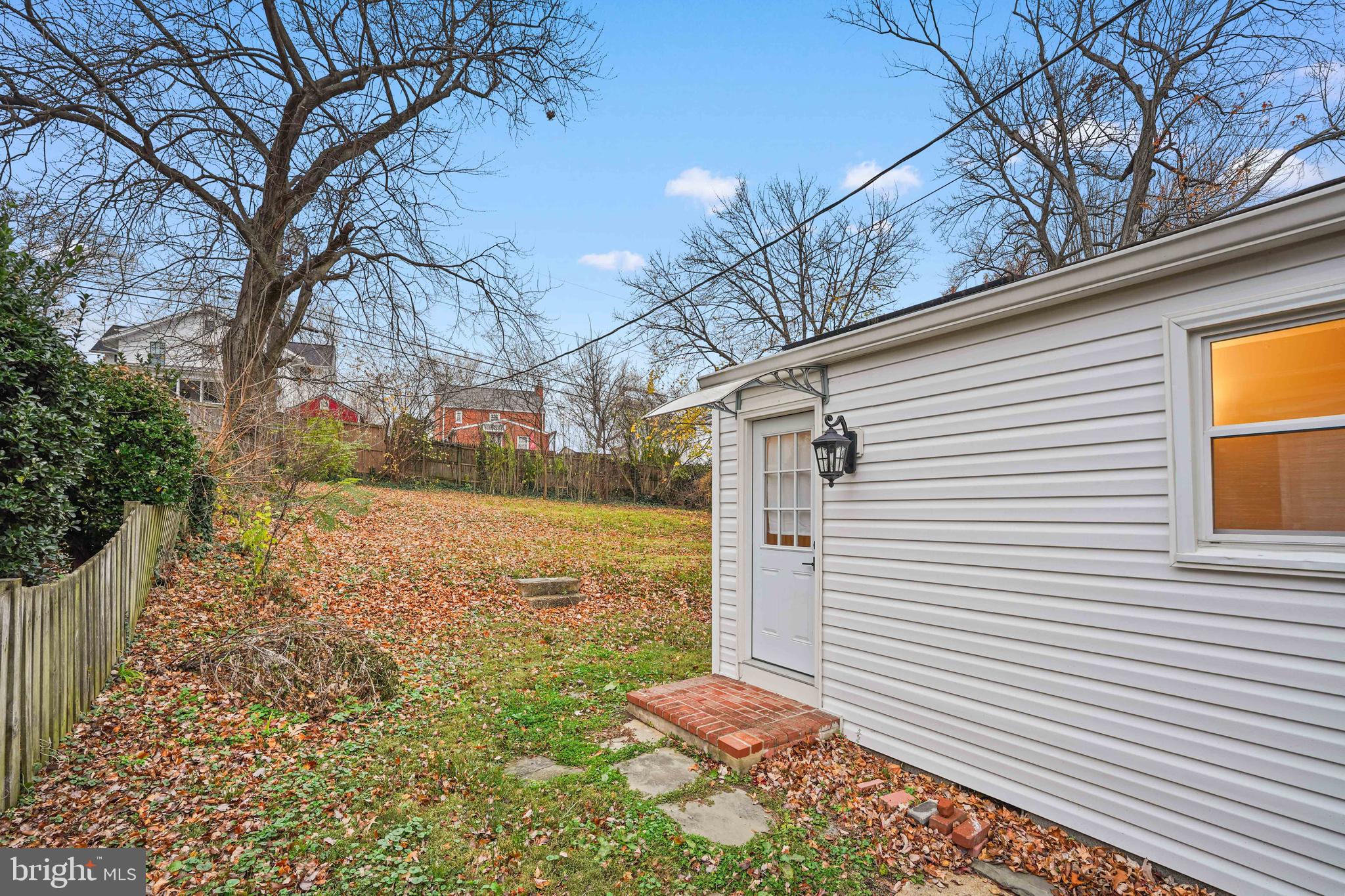 WHISTLING PINES - Residential