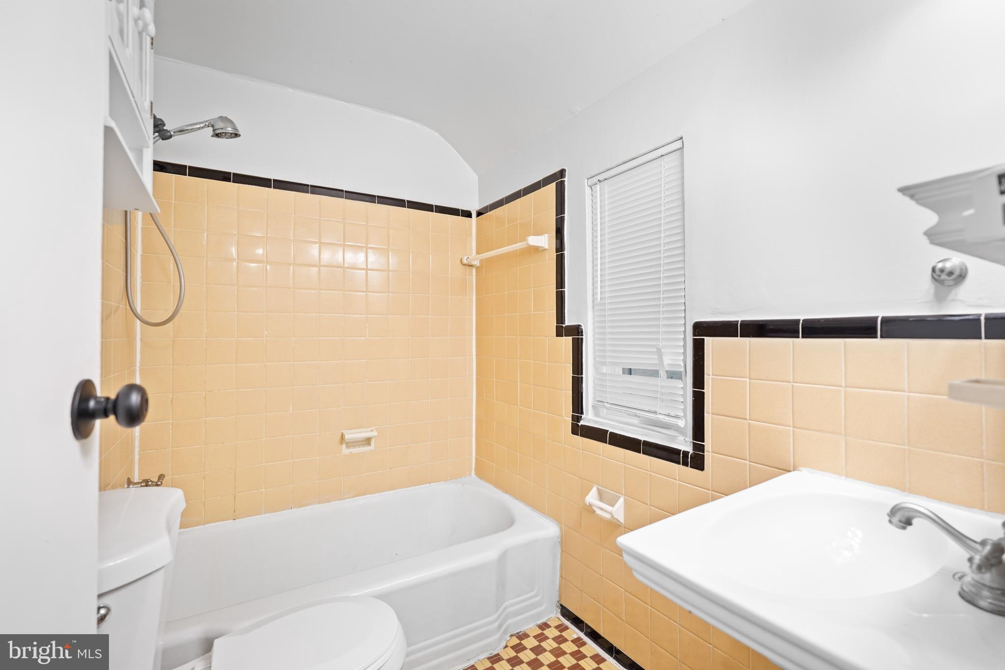 WHISTLING PINES - Residential