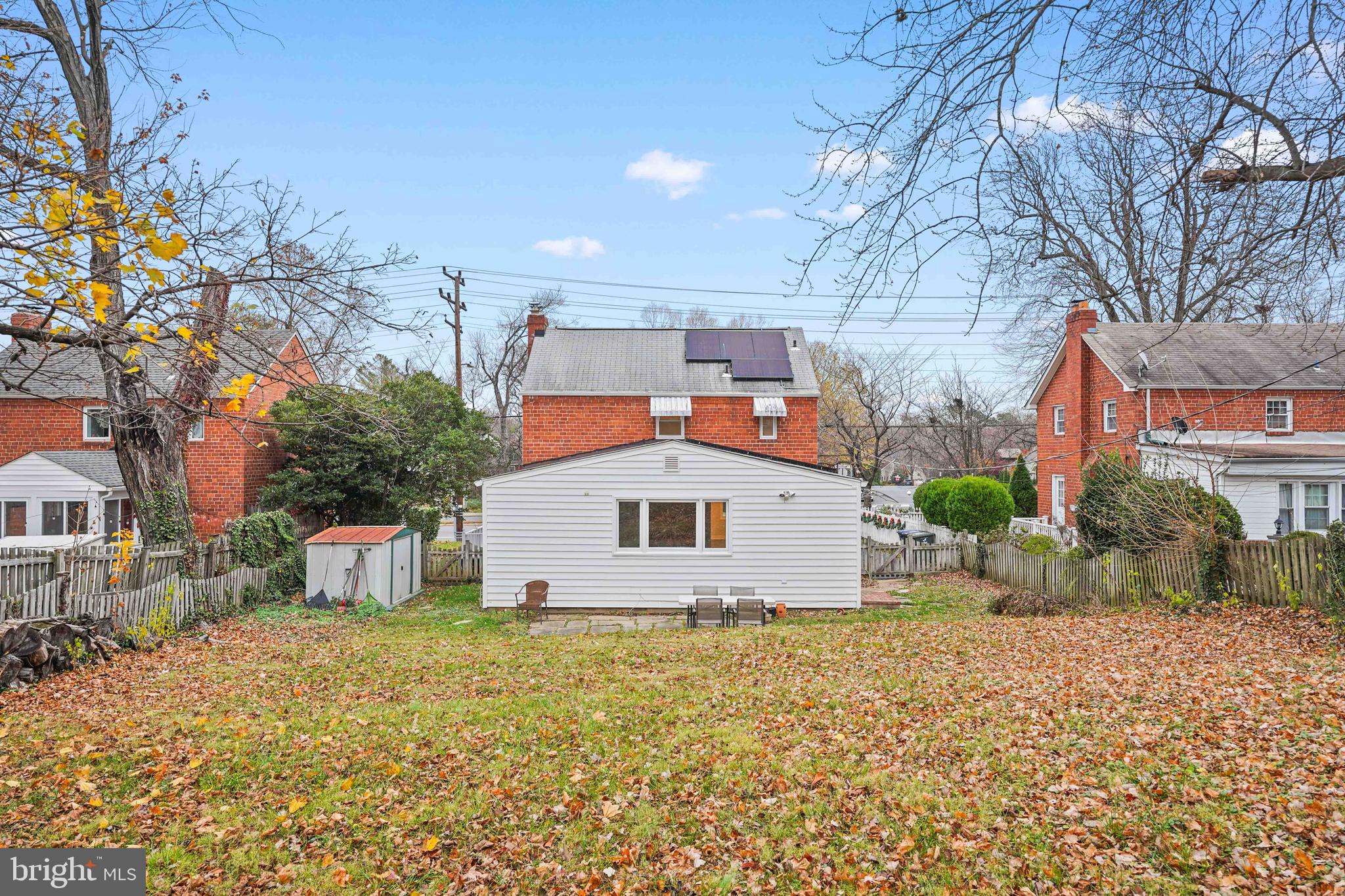 WHISTLING PINES - Residential