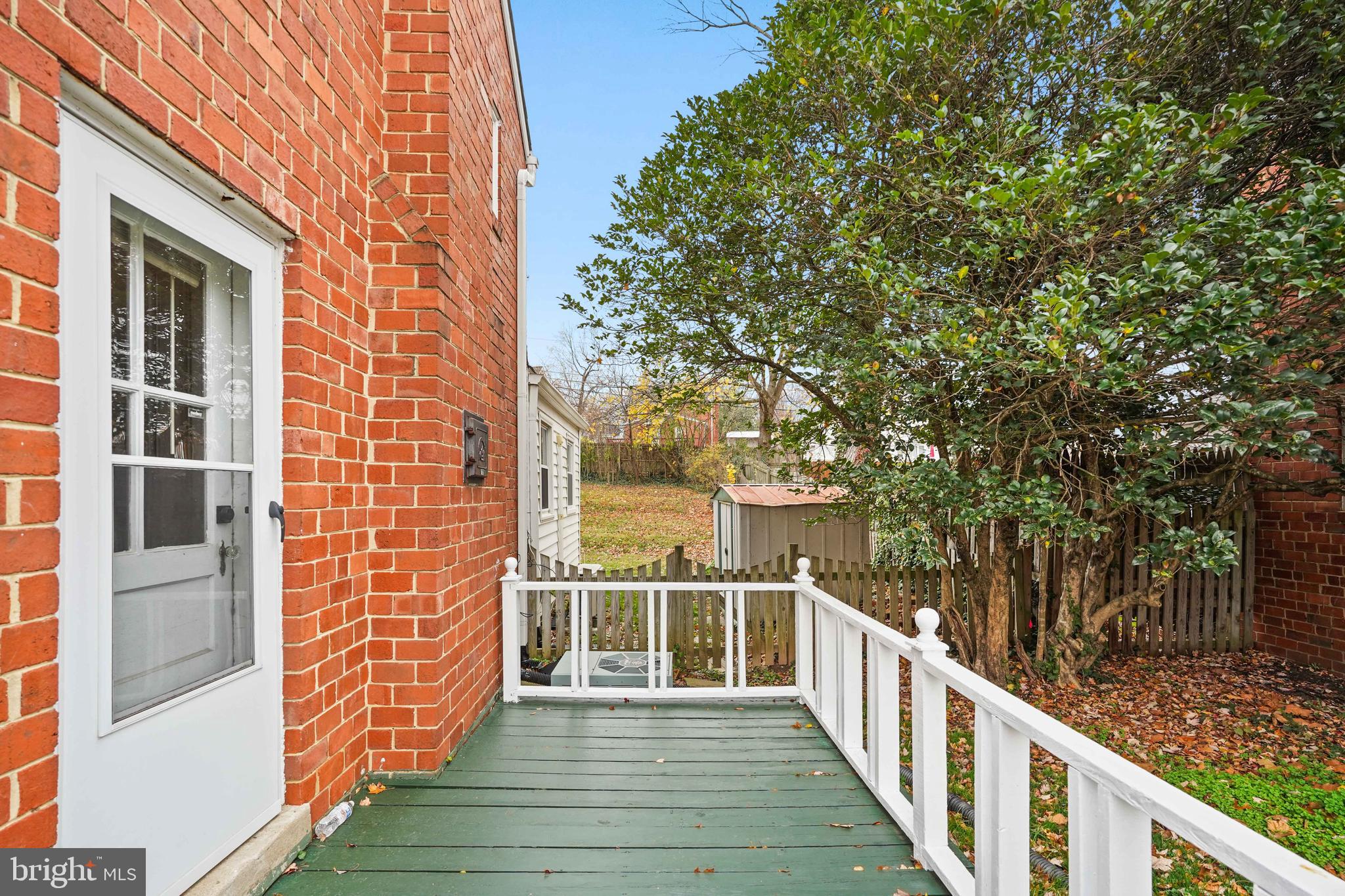 WHISTLING PINES - Residential