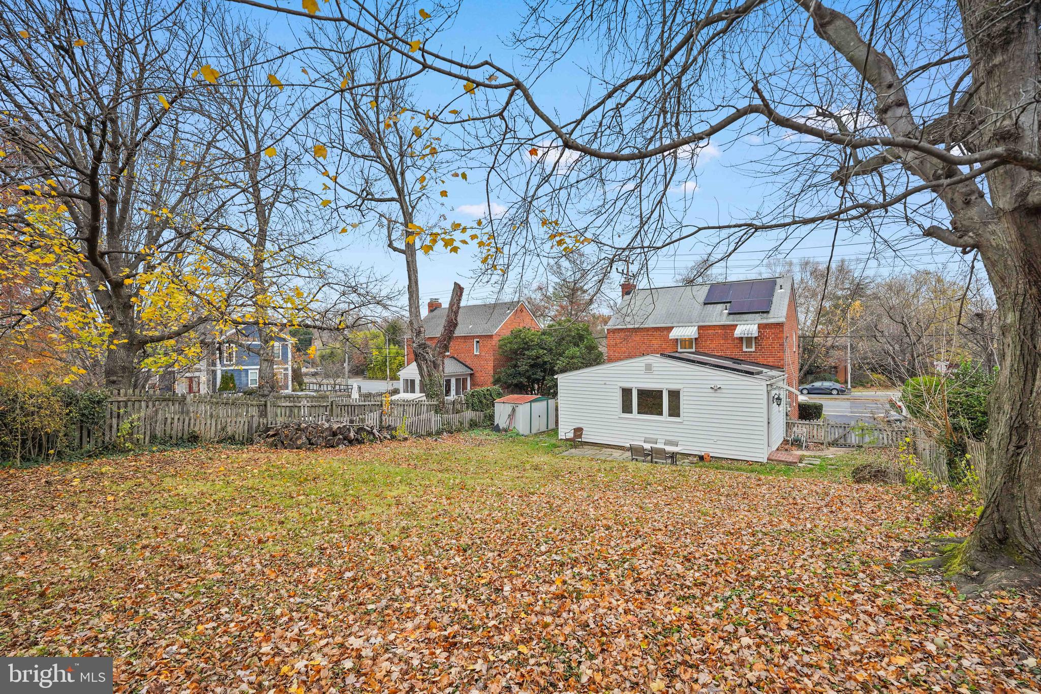 WHISTLING PINES - Residential