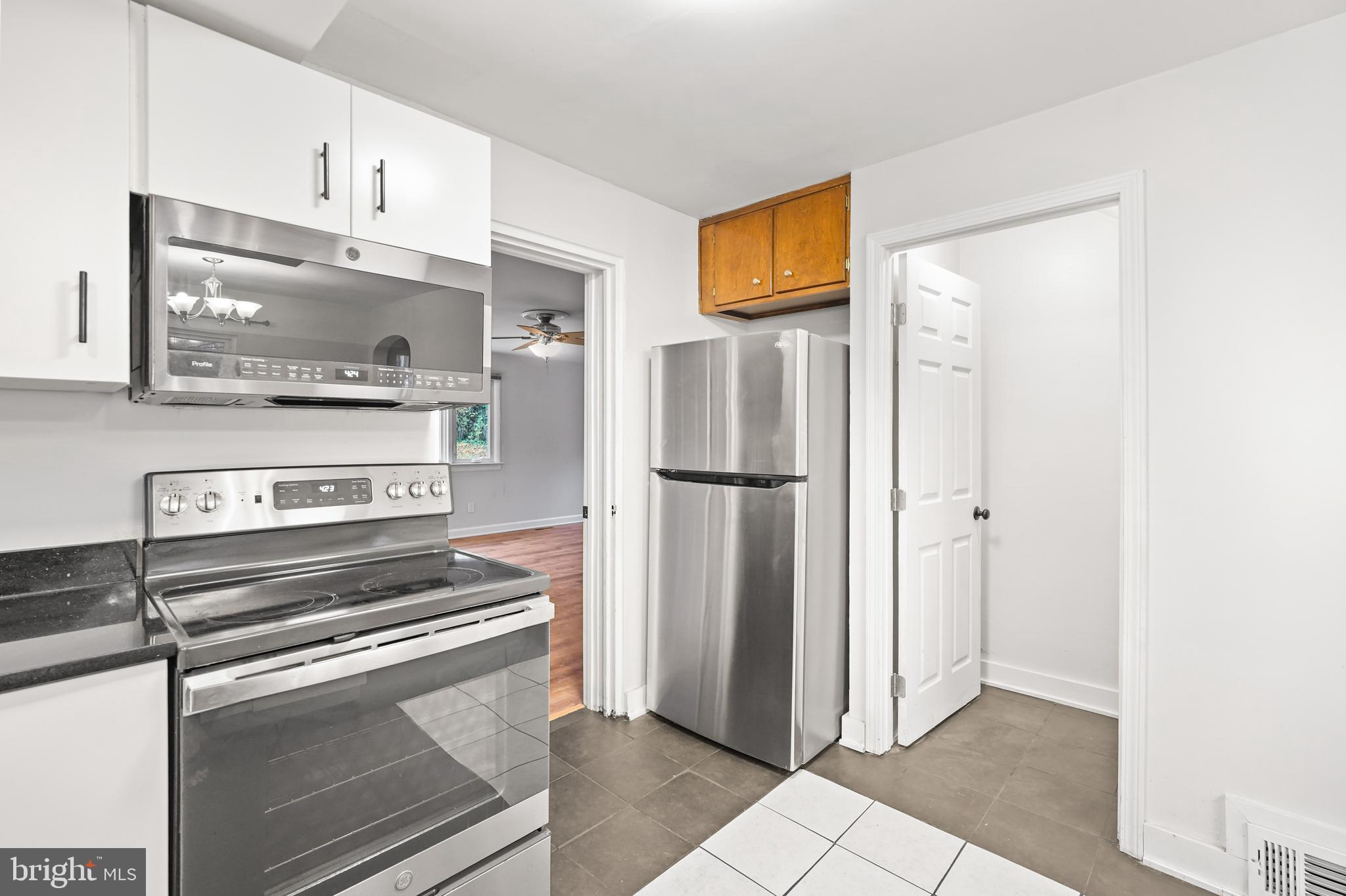 WHISTLING PINES - Residential