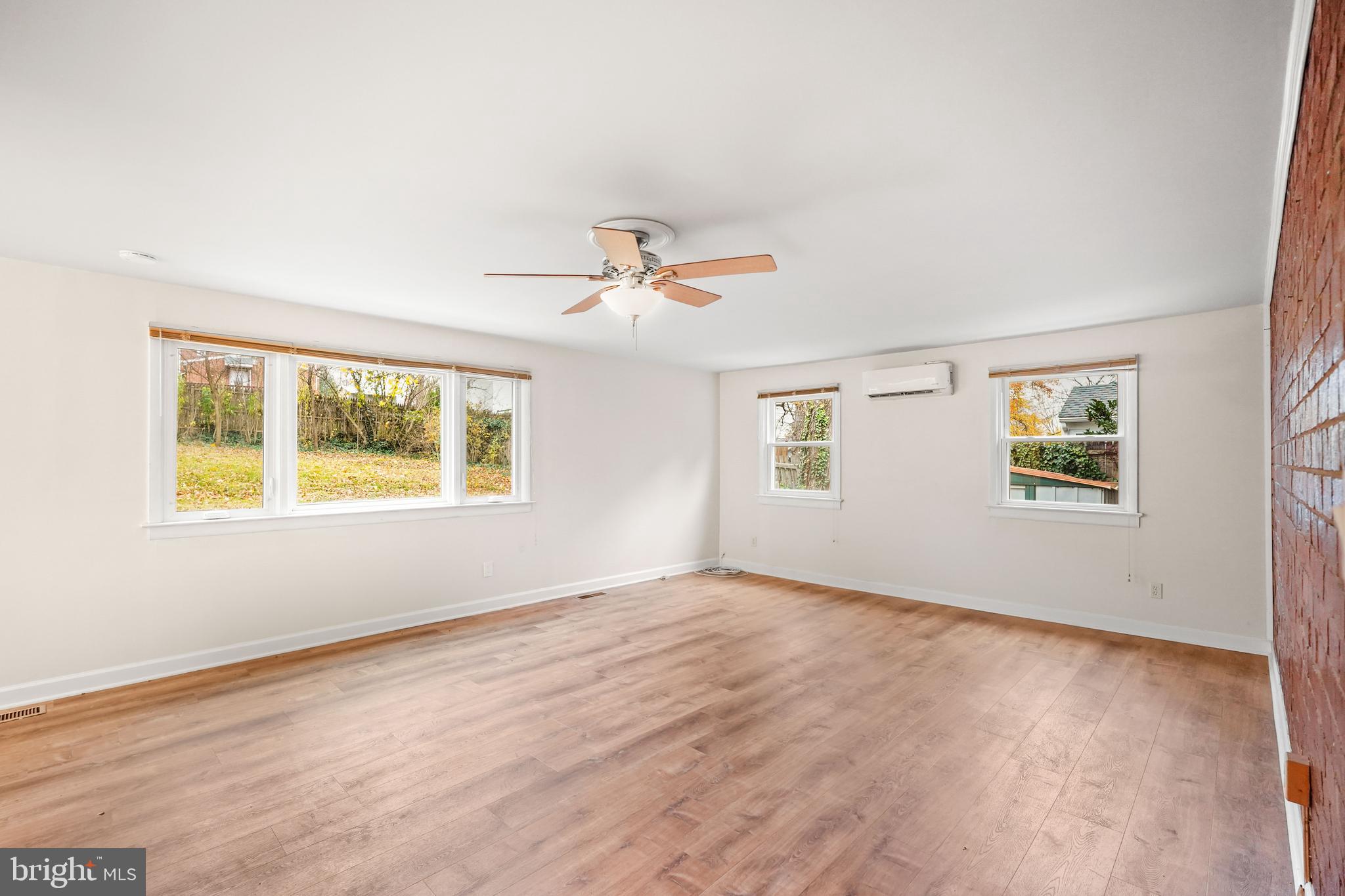 WHISTLING PINES - Residential