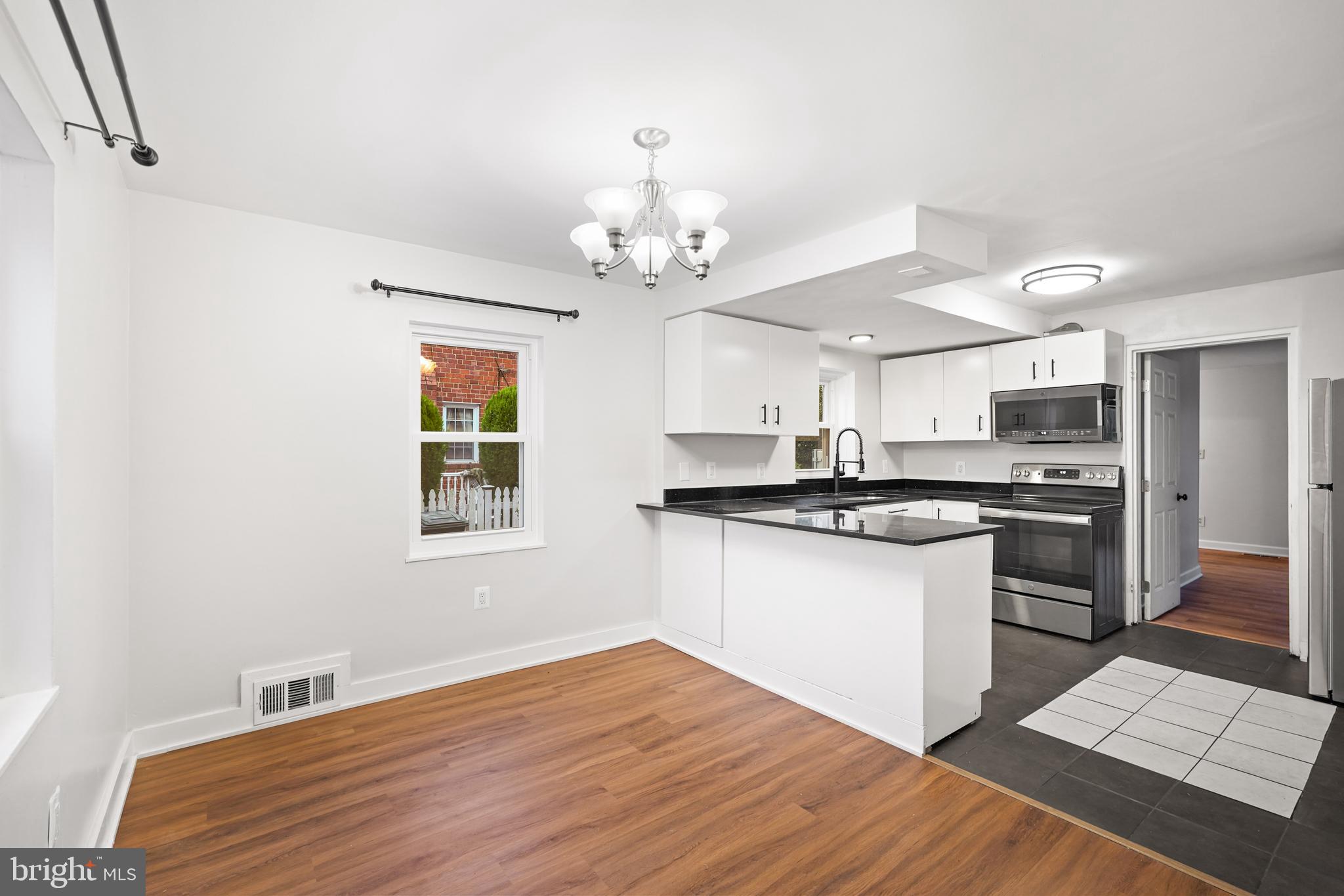 WHISTLING PINES - Residential