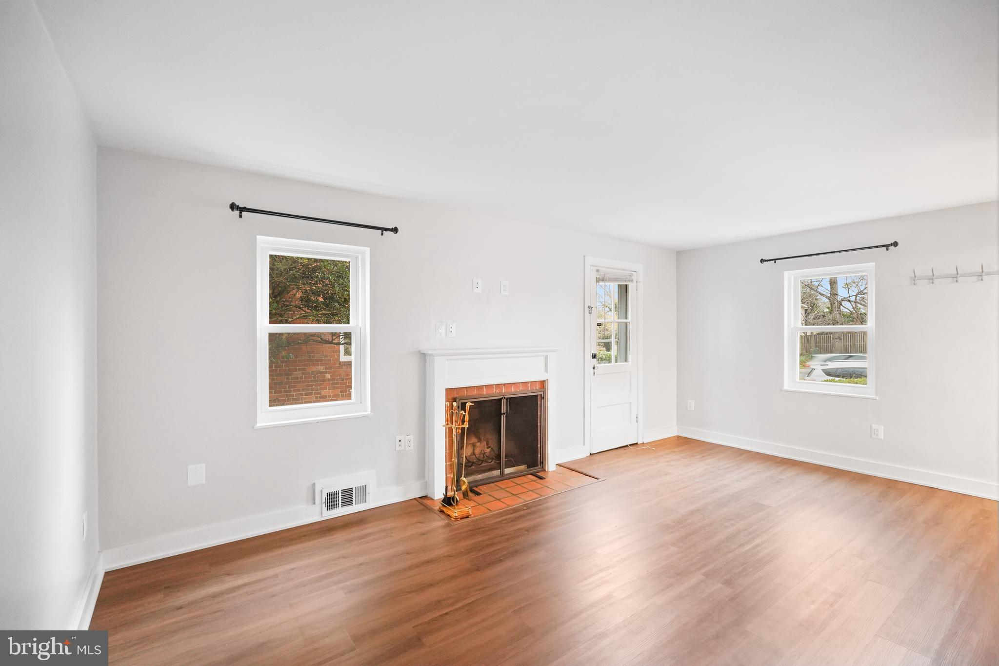 WHISTLING PINES - Residential