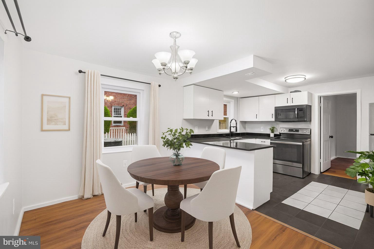 WHISTLING PINES - Residential