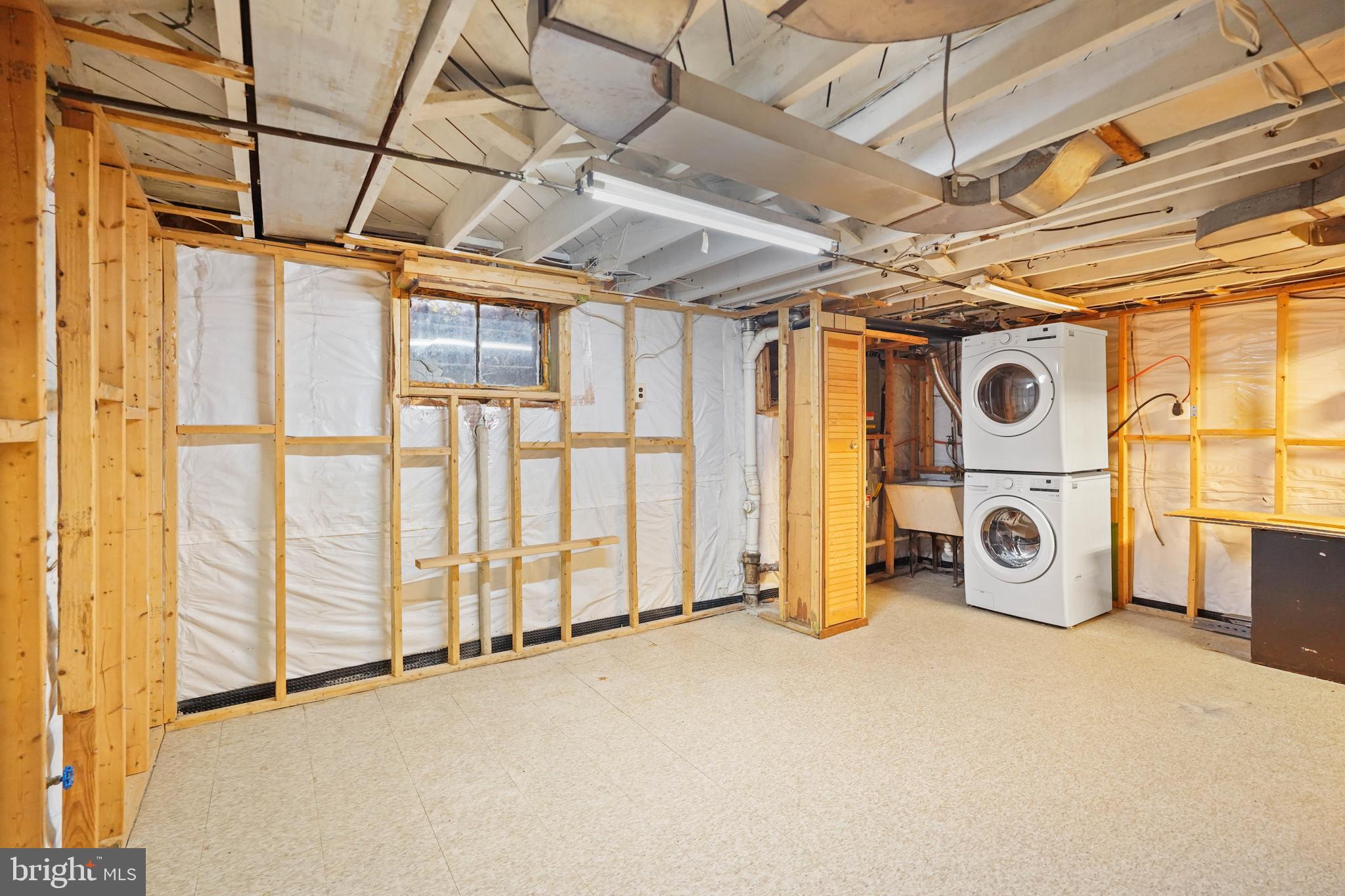 WHISTLING PINES - Residential