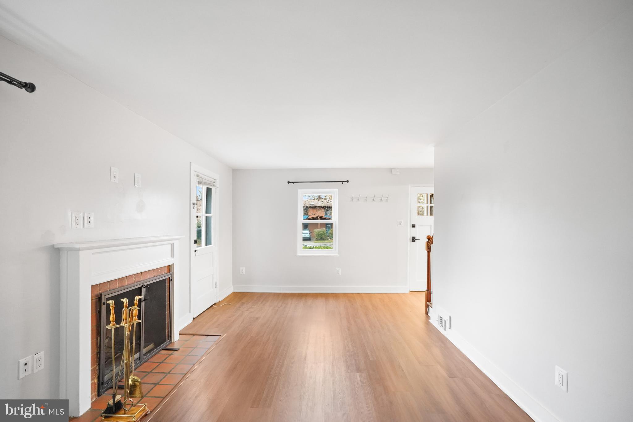 WHISTLING PINES - Residential