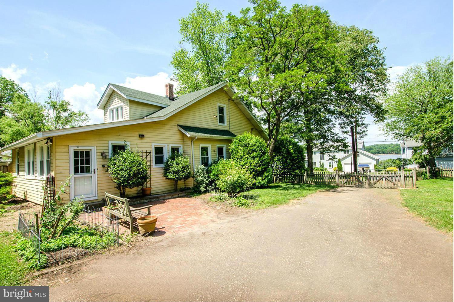 EDGEWATER BEACH - Residential