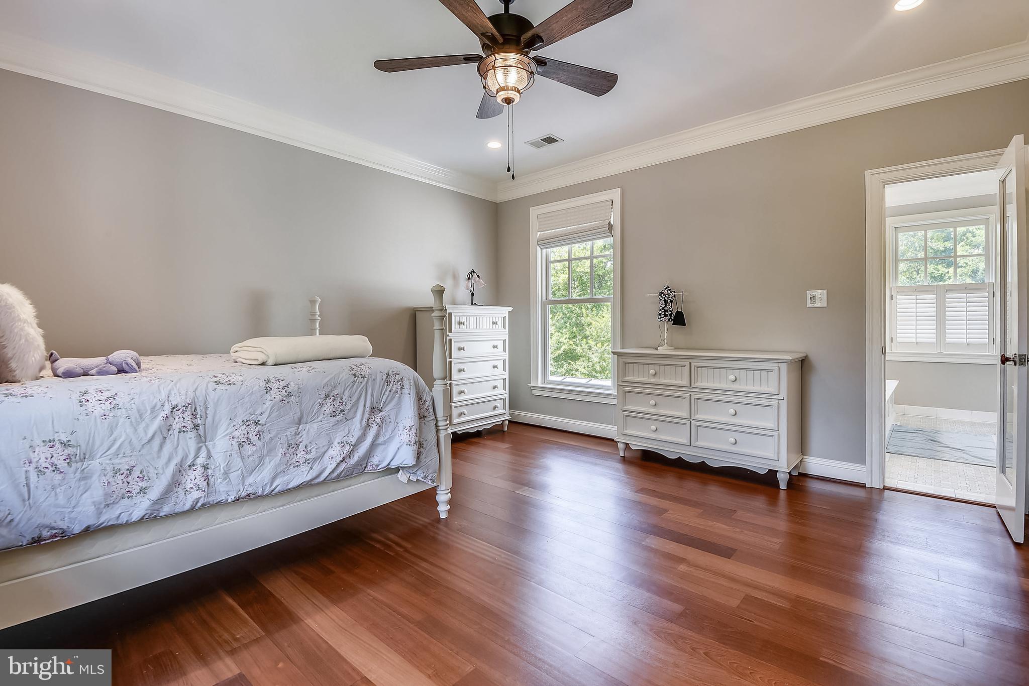 NEAR CLIFTON - Residential