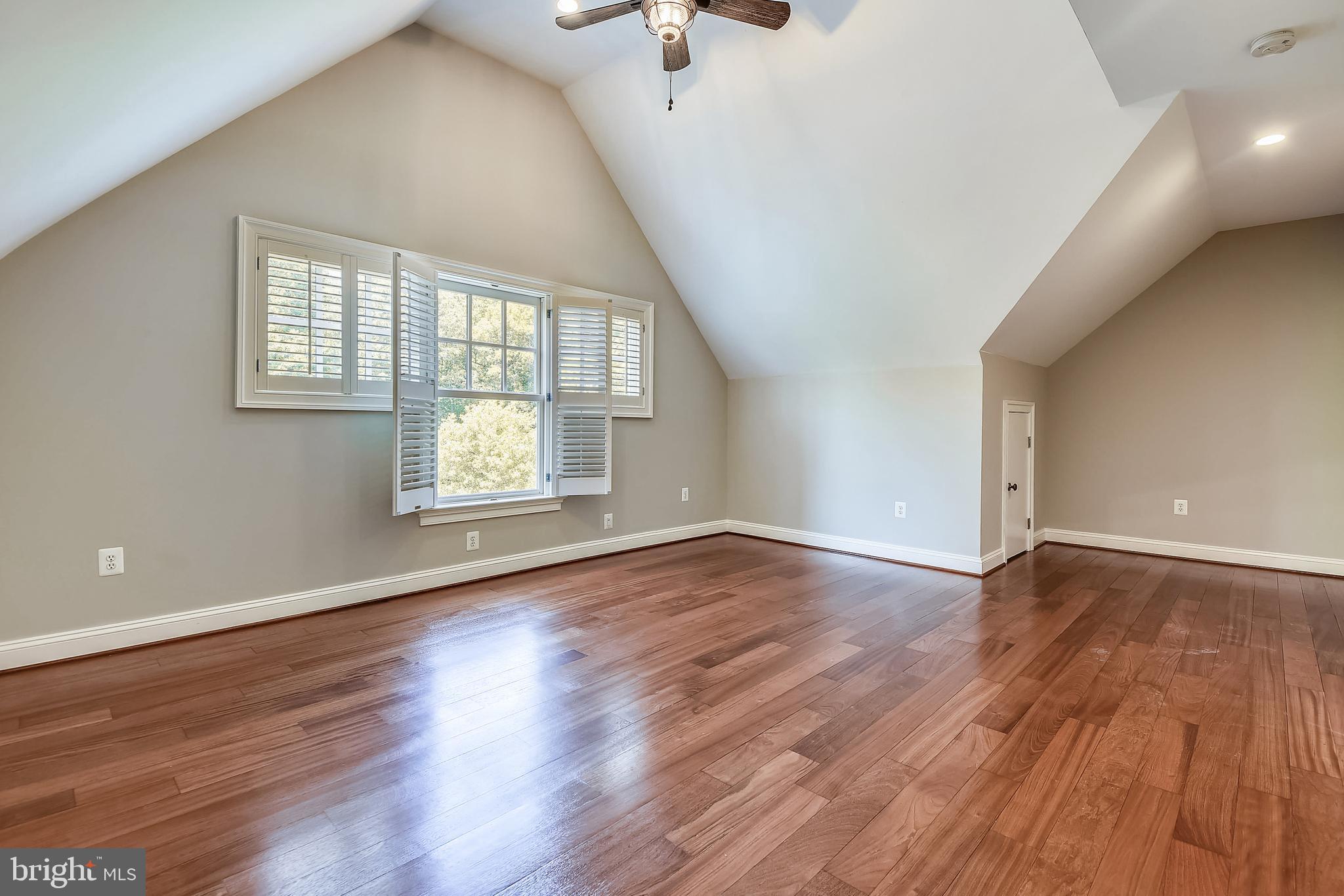 NEAR CLIFTON - Residential