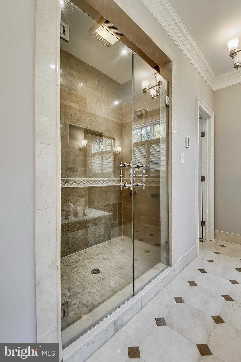 NEAR CLIFTON - Residential