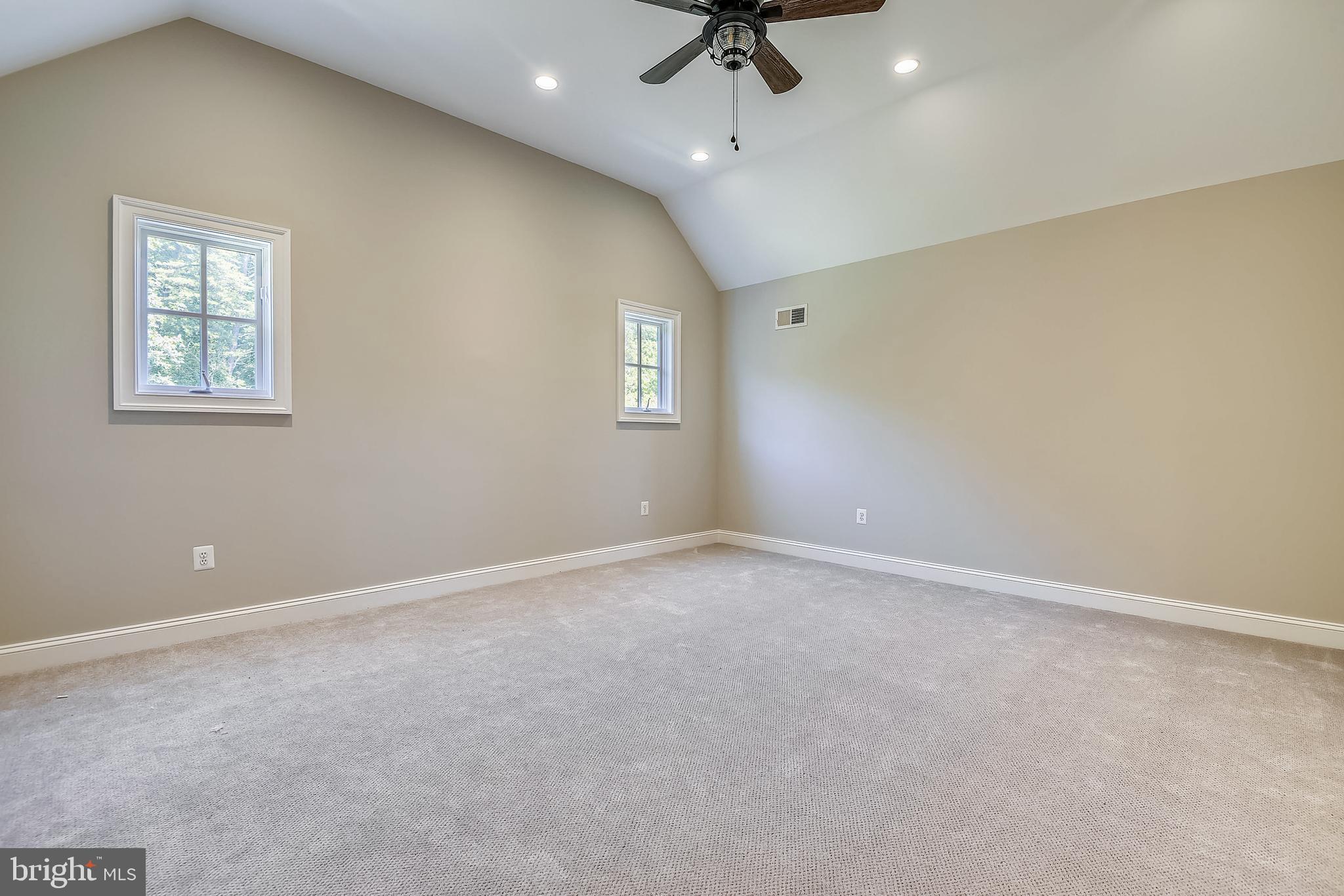 NEAR CLIFTON - Residential