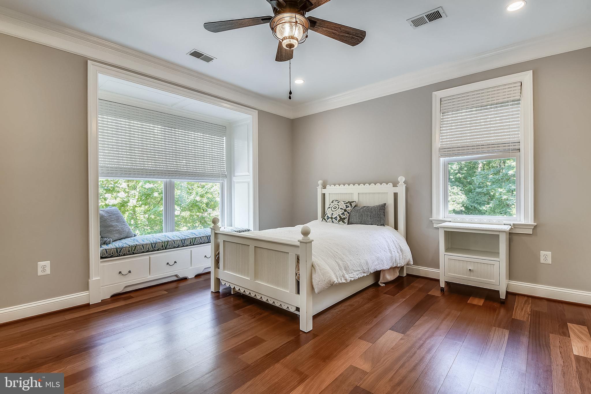 NEAR CLIFTON - Residential