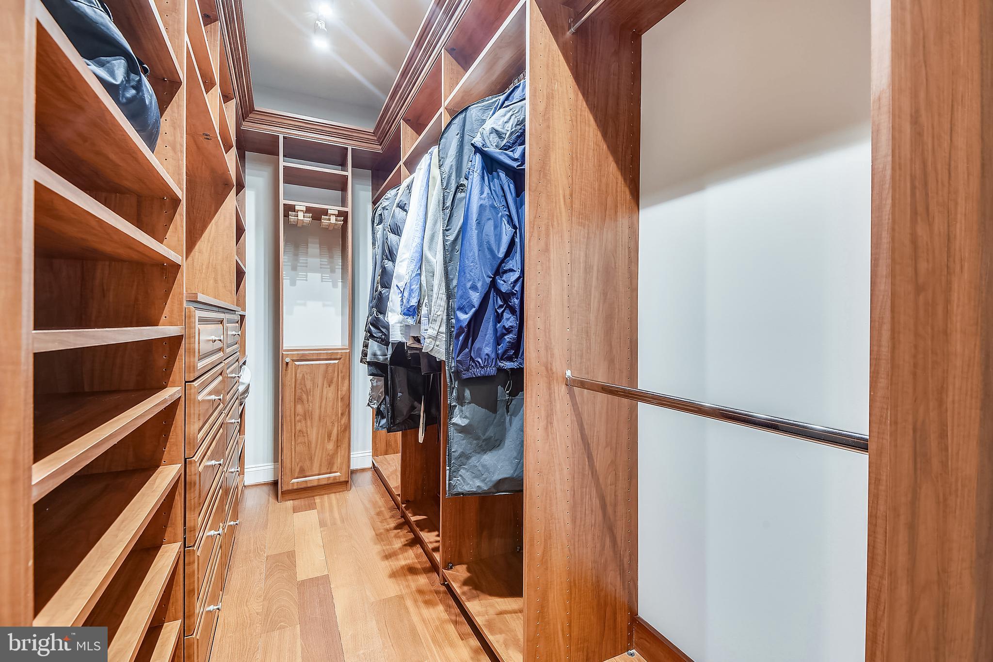 NEAR CLIFTON - Residential