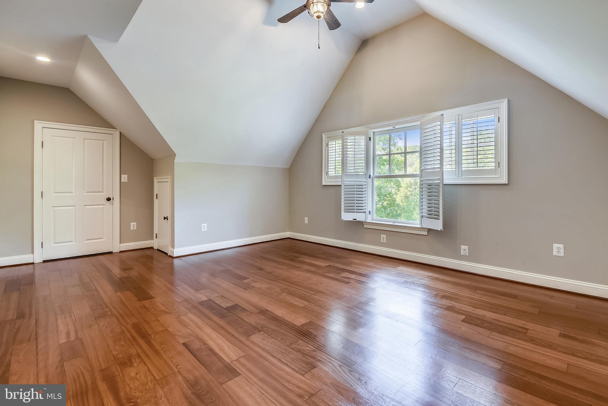 NEAR CLIFTON - Residential